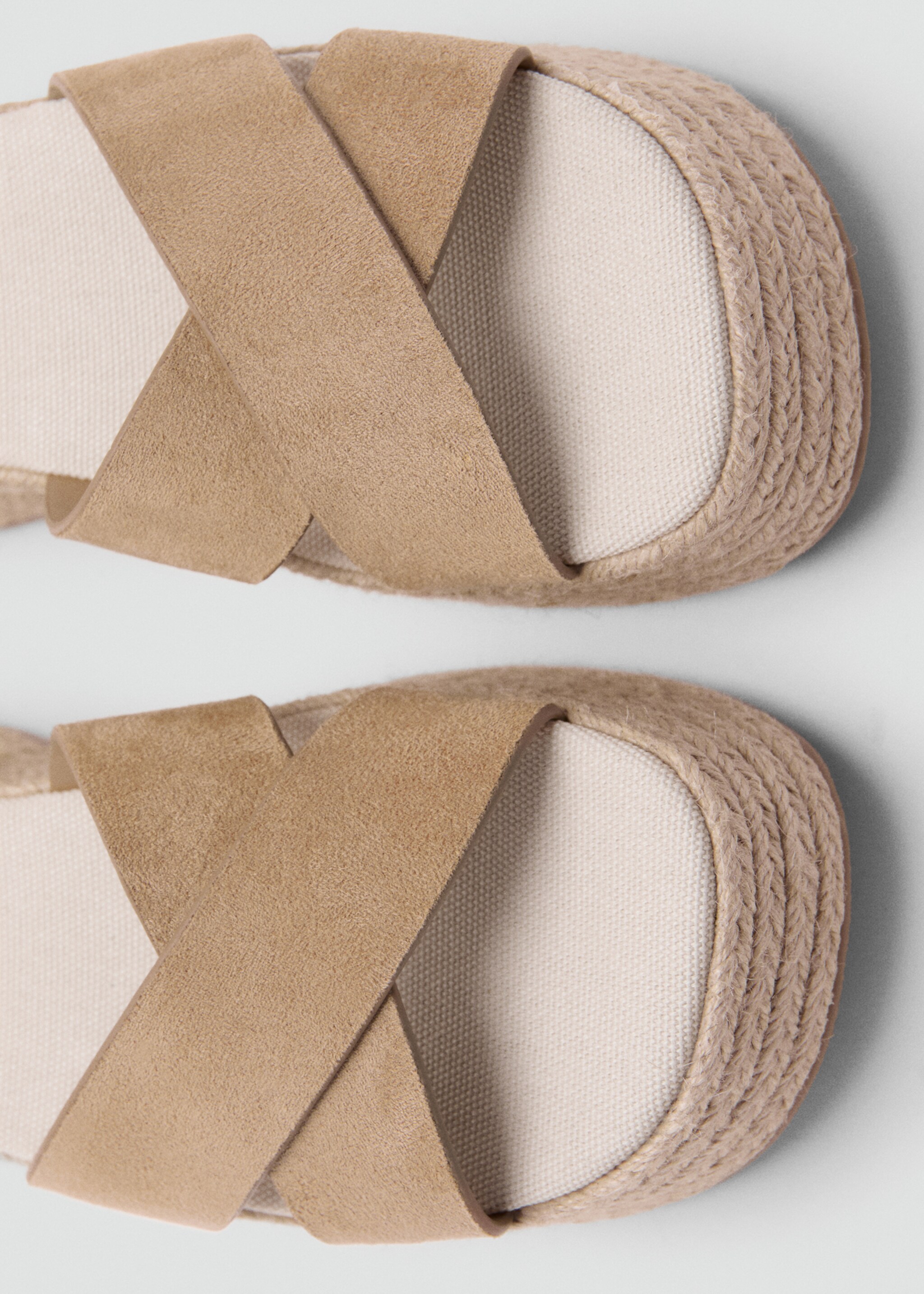 Platform sandals with crossed straps - Details of the article 2, Medium Brown. Ref: 27065947-00.