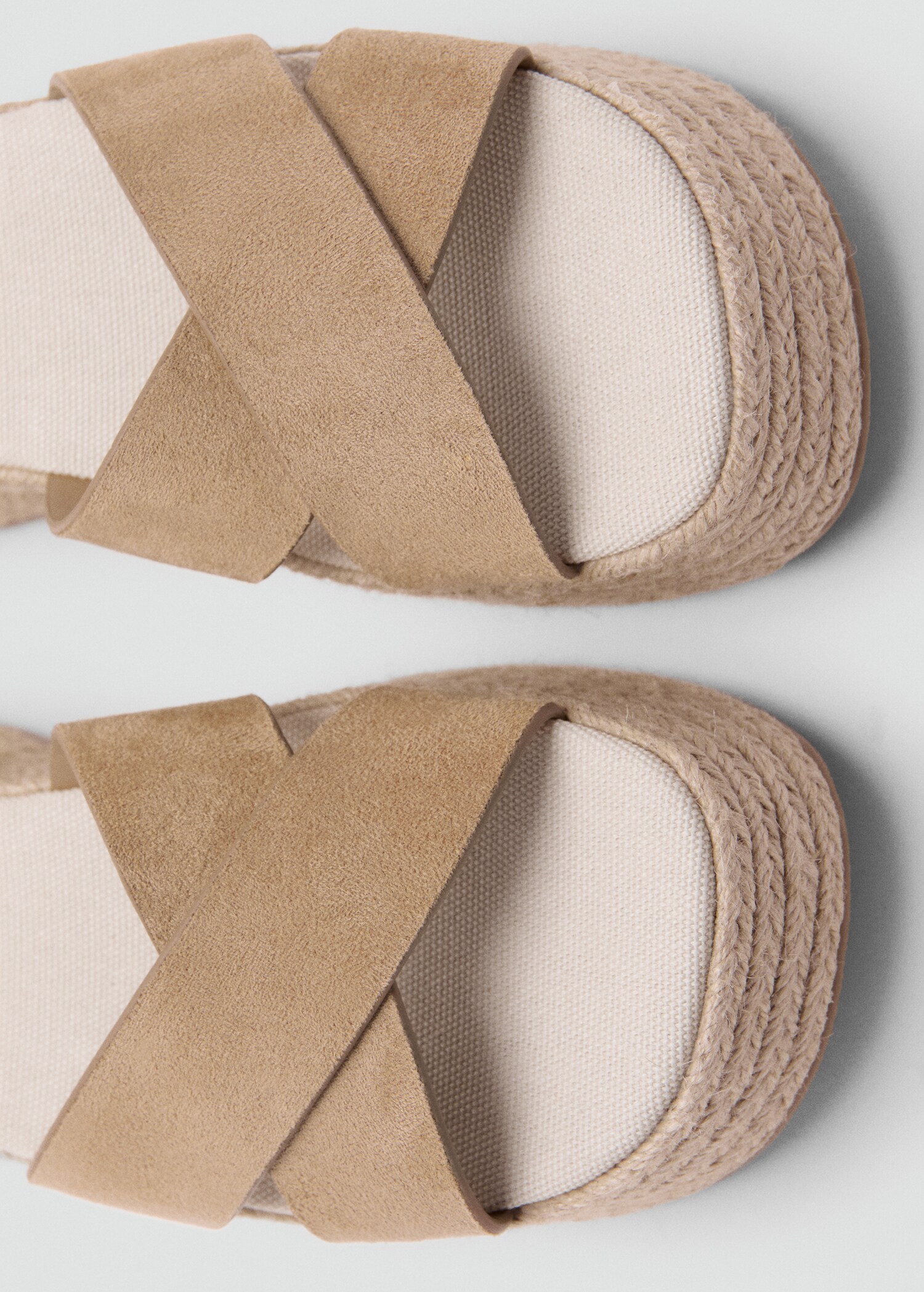 Platform sandals with crossed straps - Details of the article 2