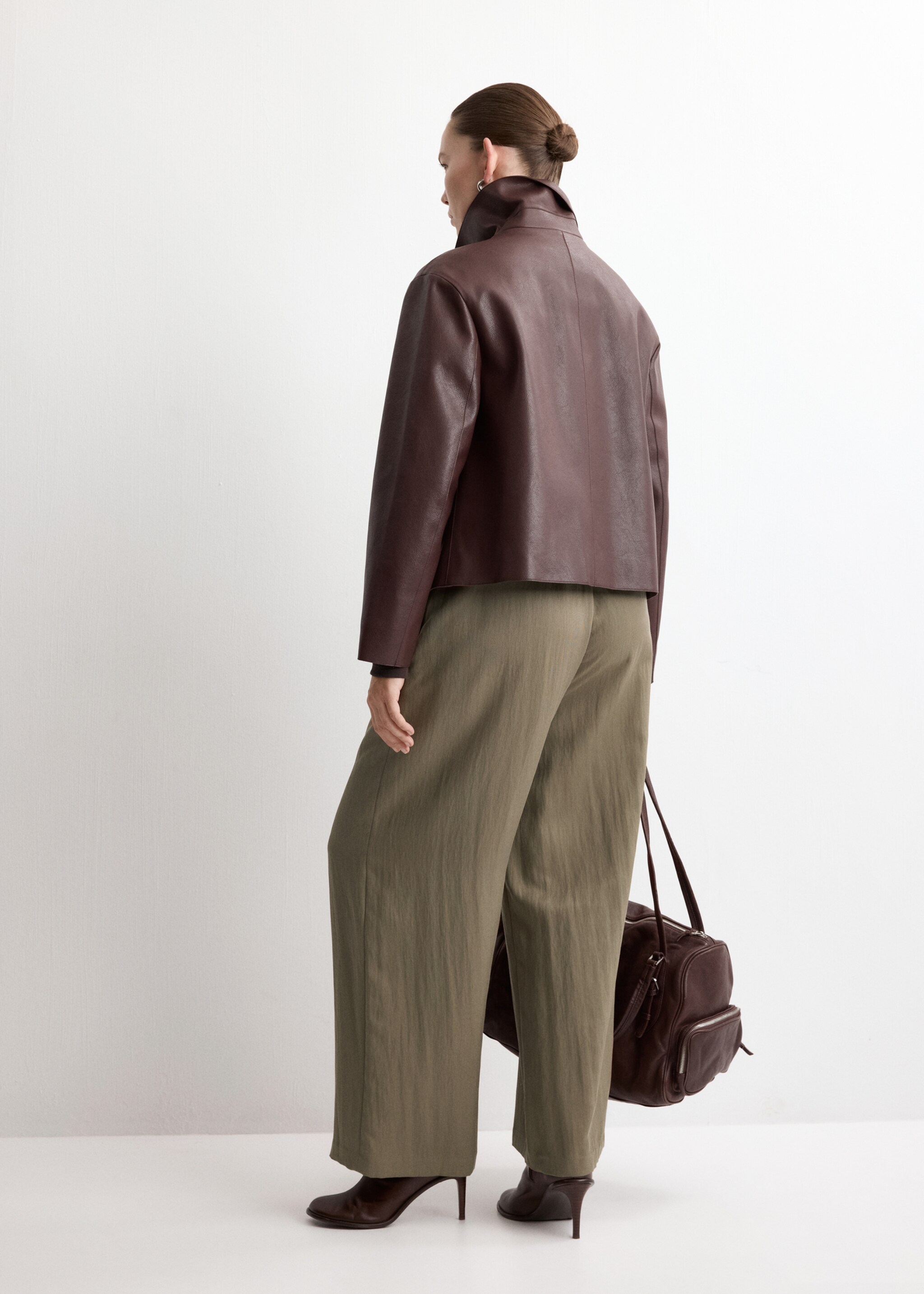 High-waisted lyocell pants - Details of the article 4, Khaki. Ref: 27065964-00.