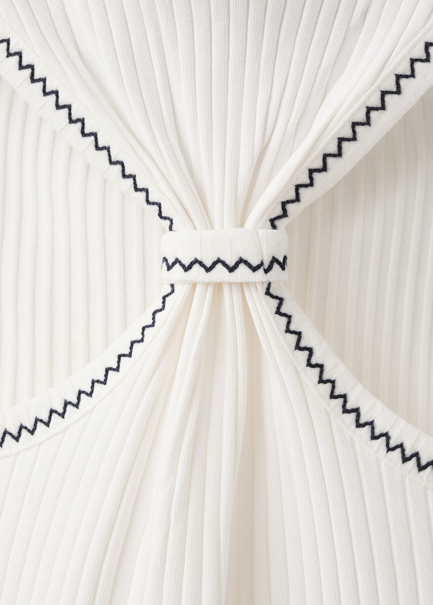 Top bordi a contrasto - Dettaglio dell'articolo 8