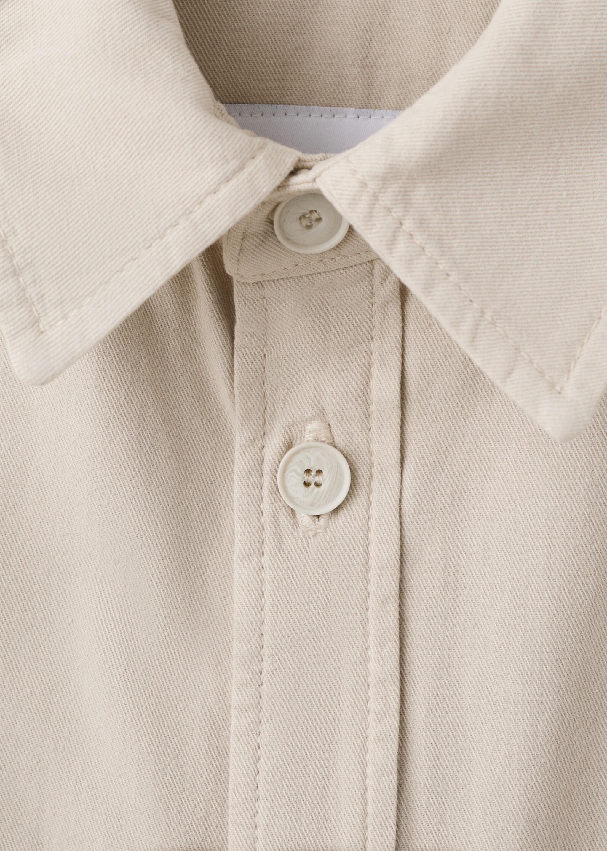 100% cotton overshirt with pockets - Details of the article 8, Sand. Ref: 27065968-00.