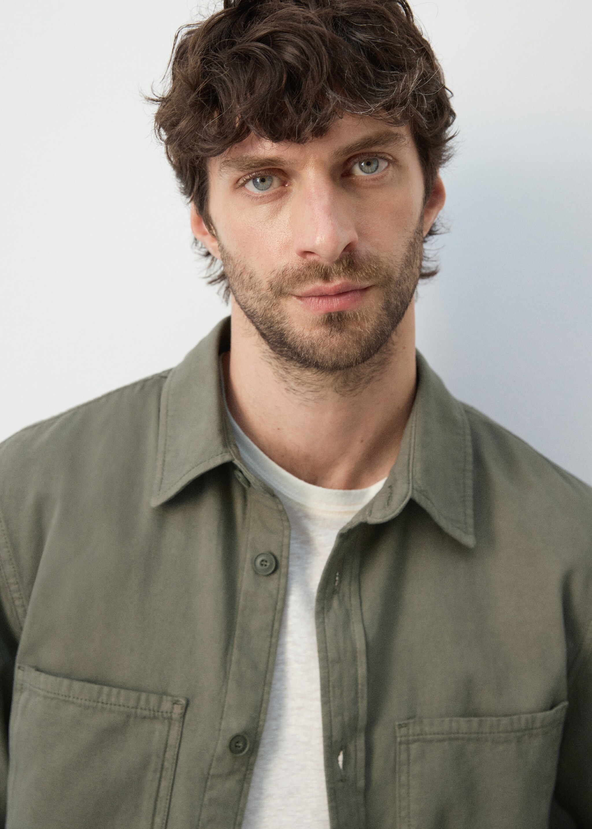 100% cotton overshirt with pockets - Details of the article 1, Khaki. Ref: 27065968-00.