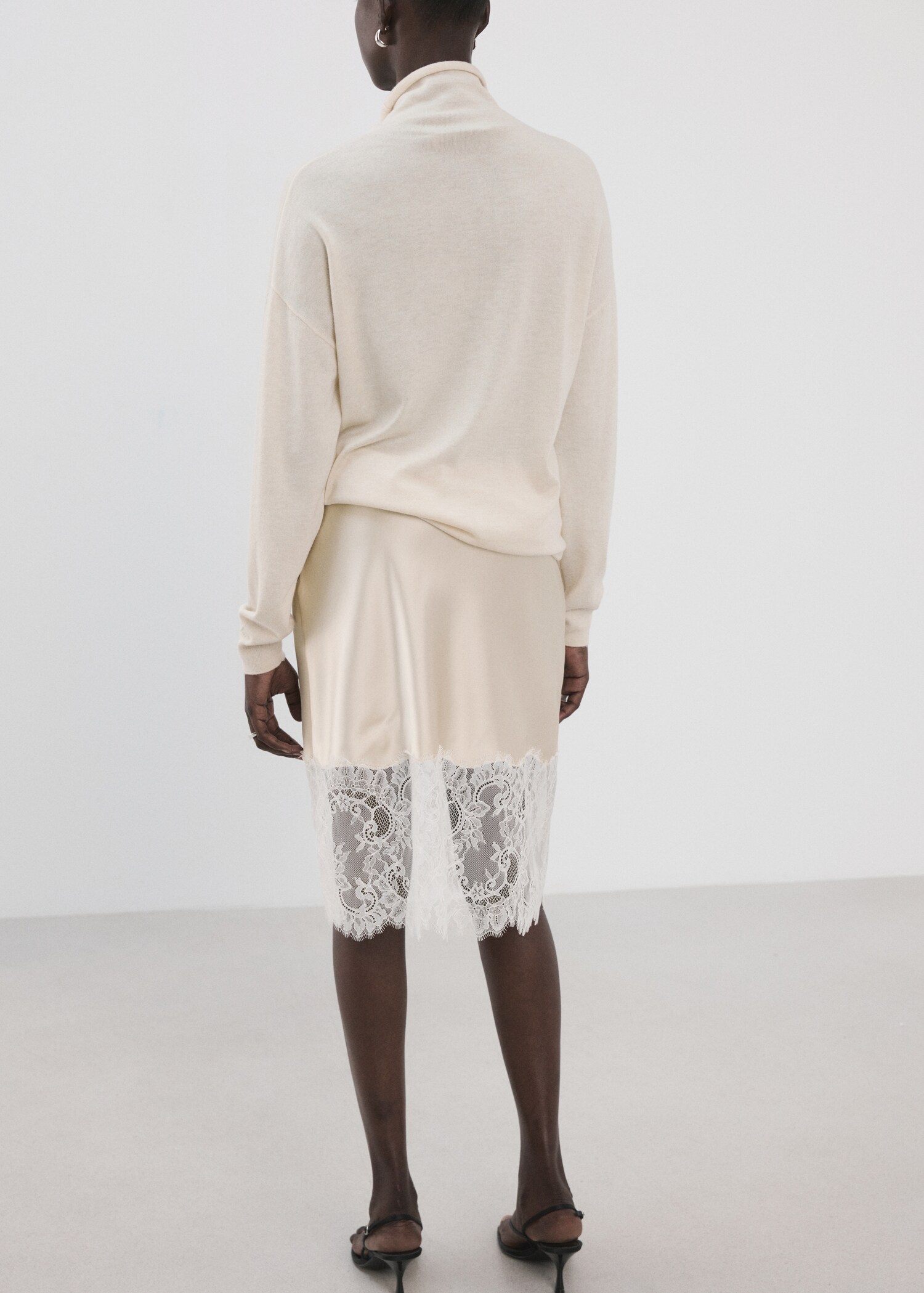 Lace slip skirt - Reverse of the article