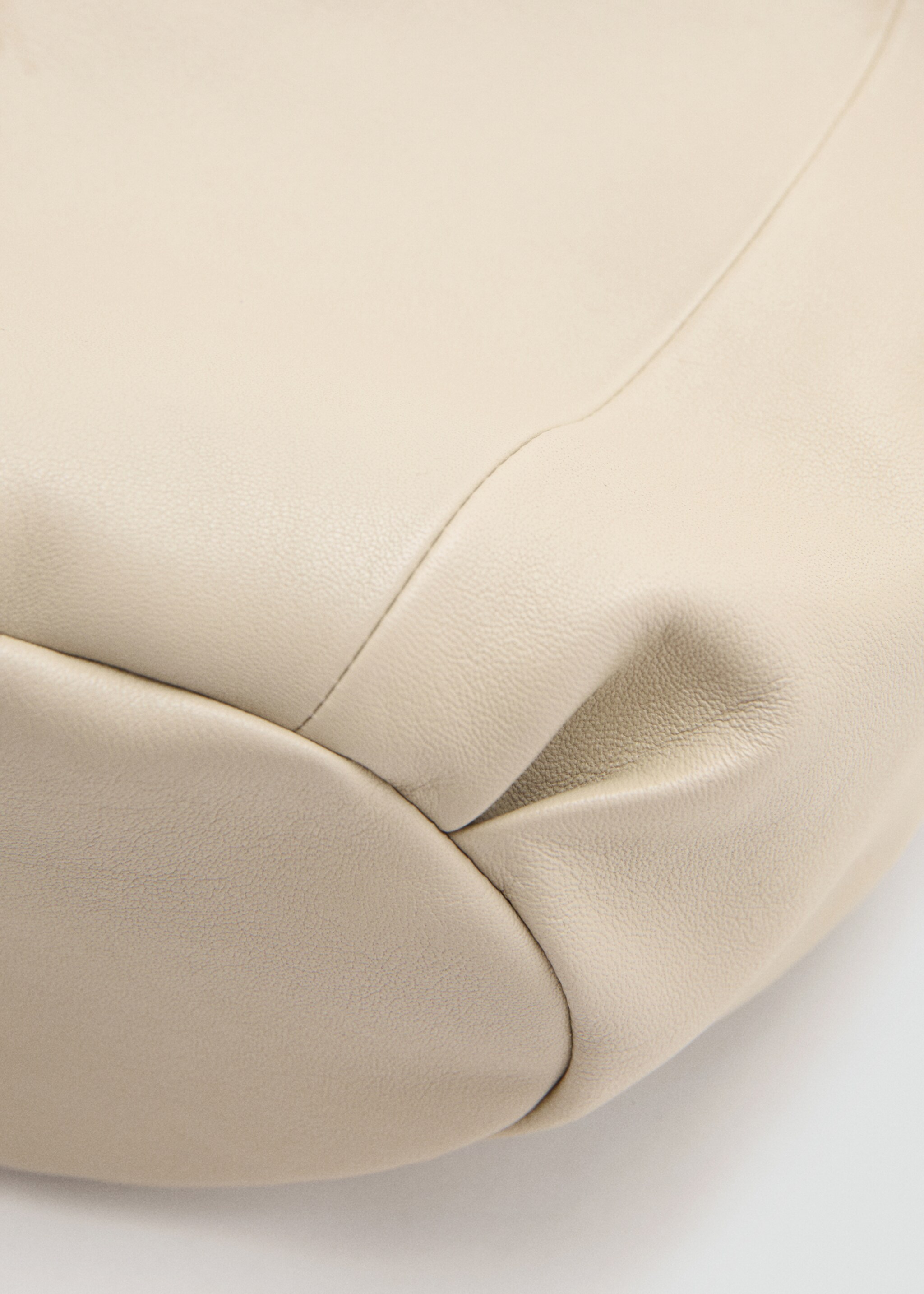 Leather shoulder bag with buckle - Details of the article 2, Ecru. Ref: 27066000-00.
