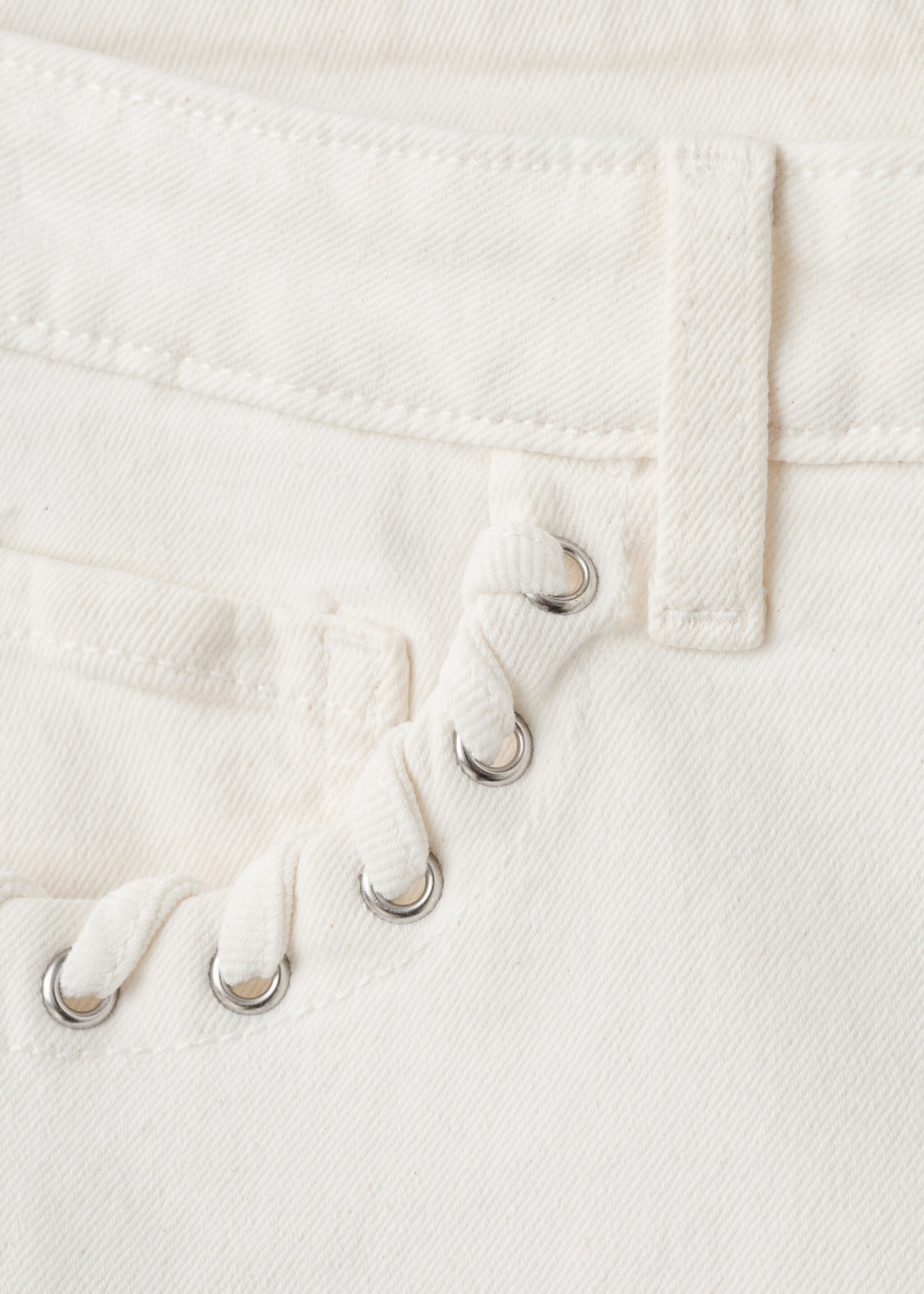 Decorative detail shorts - Details of the article 8, Off White. Ref: 27066341-00.
