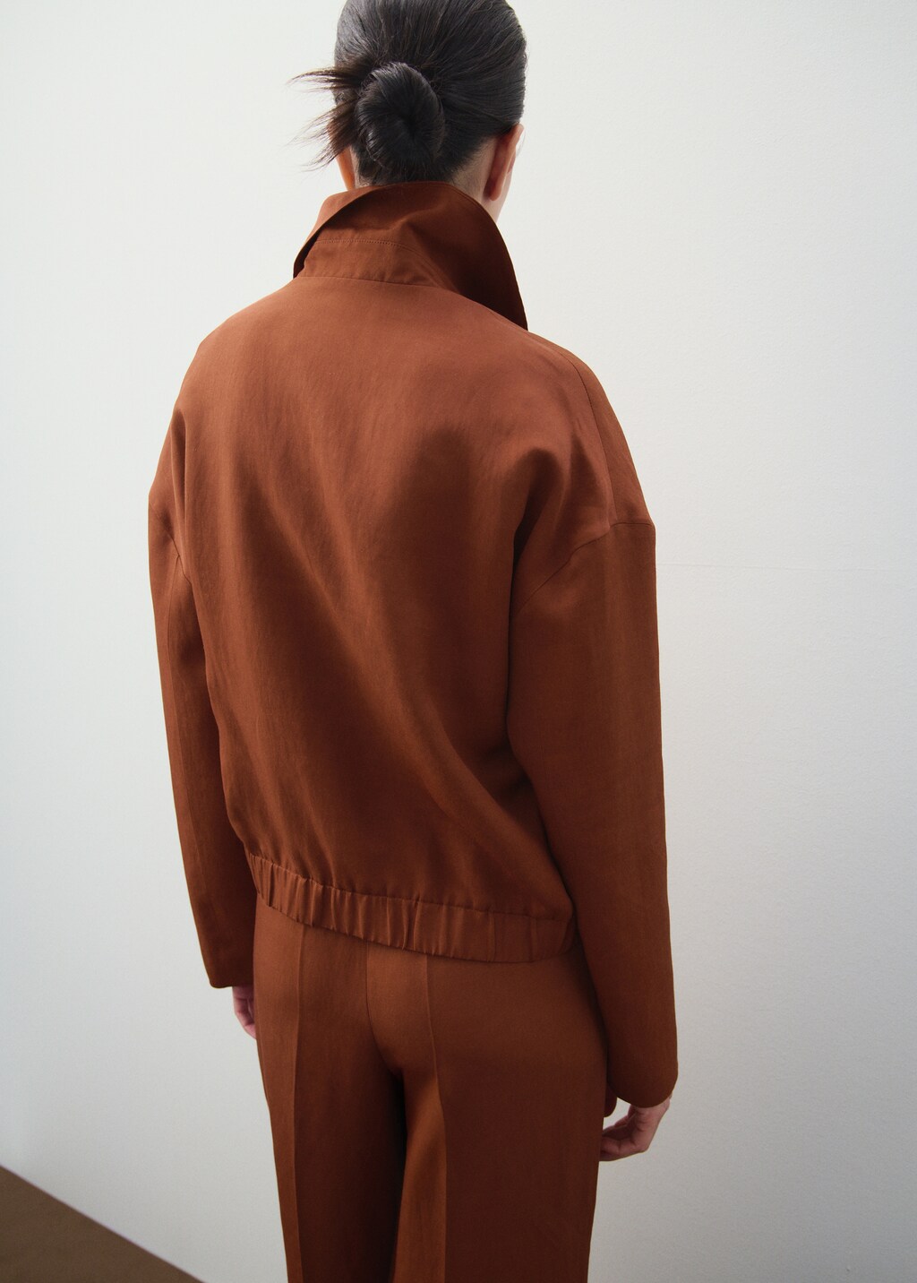 Linen-blend jacket with pockets - image 2