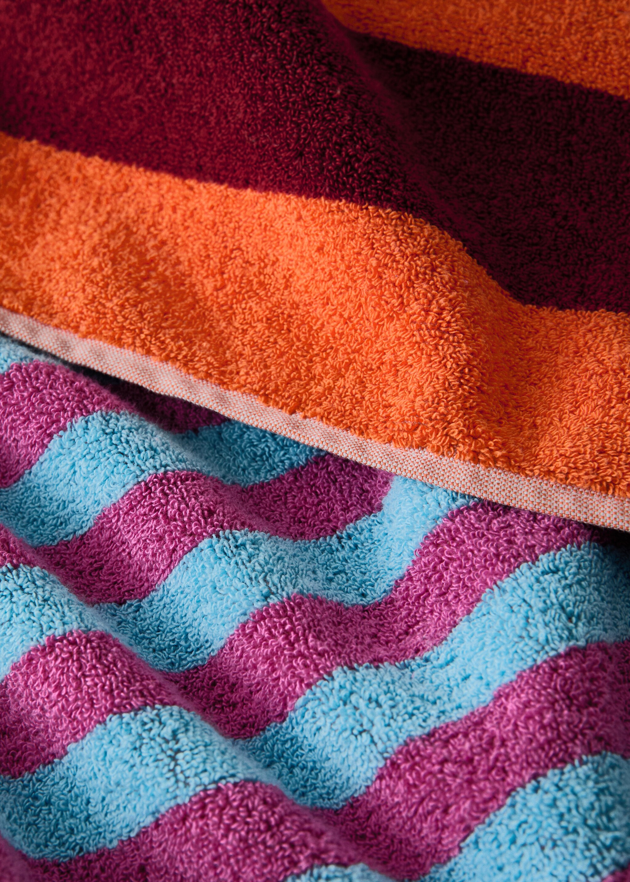 Reversible striped beach towel - Details of the article 2, Orange. Ref: 27066352-00.