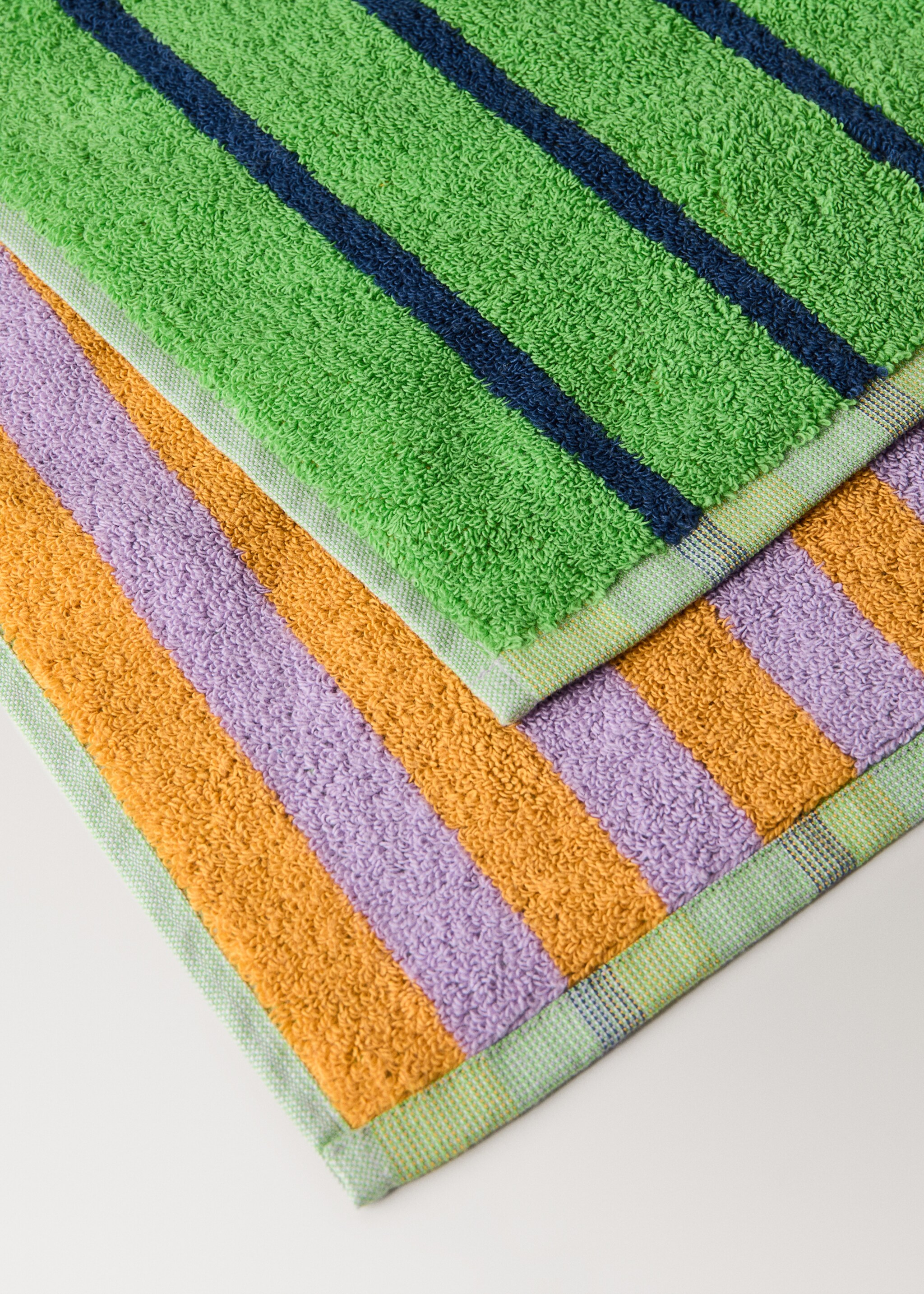 Reversible striped beach towel - Details of the article 2, Green Apple. Ref: 27066352-00.