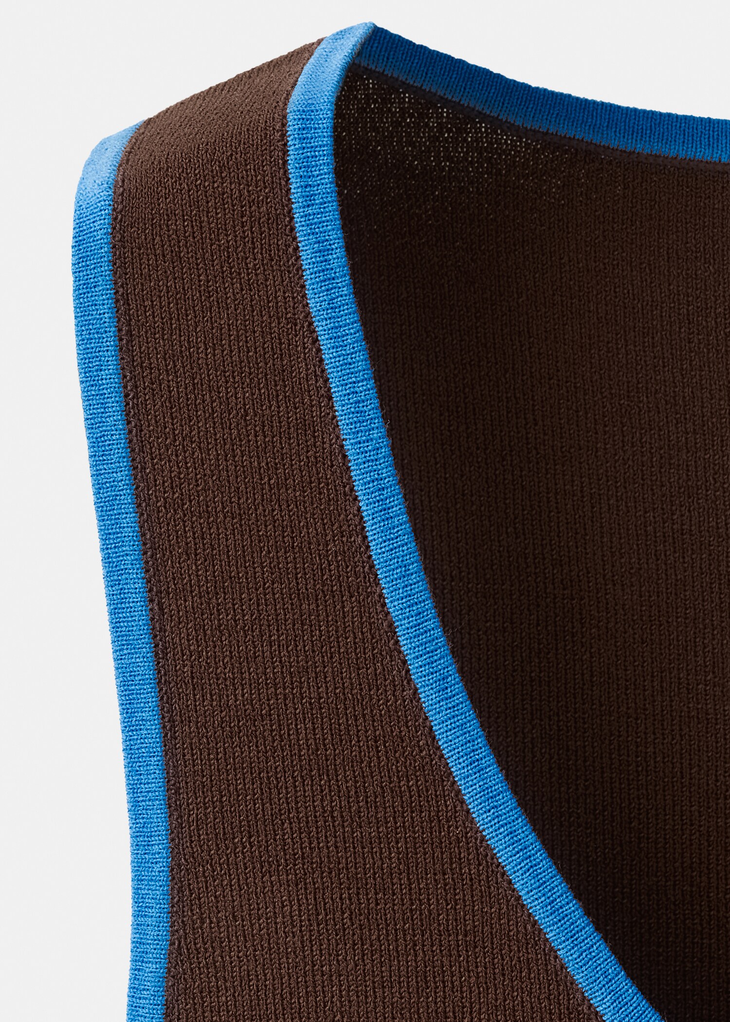 Contrast neck top - Details of the article 8