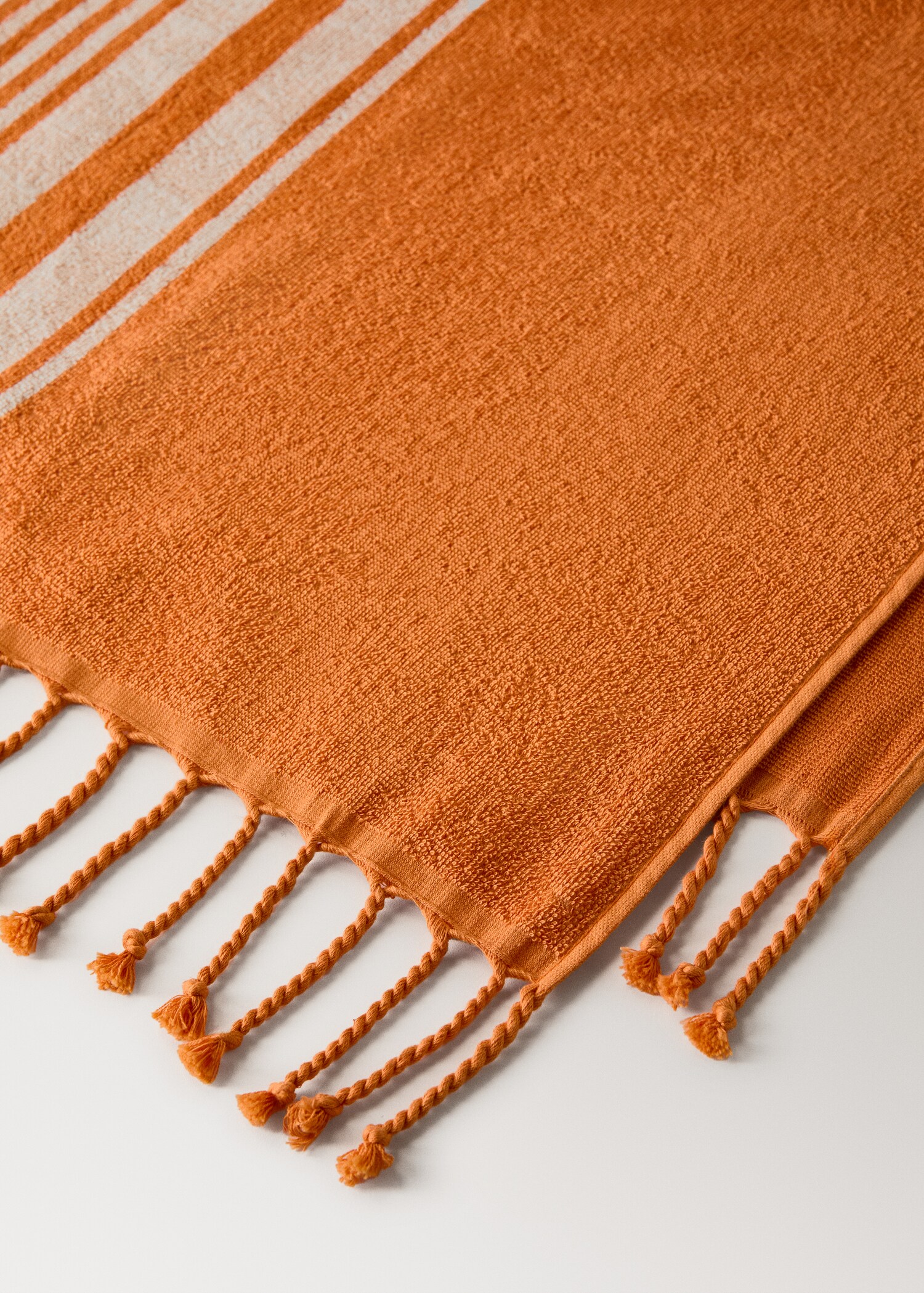Striped beach towel with tassel detail - Details of the article 1
