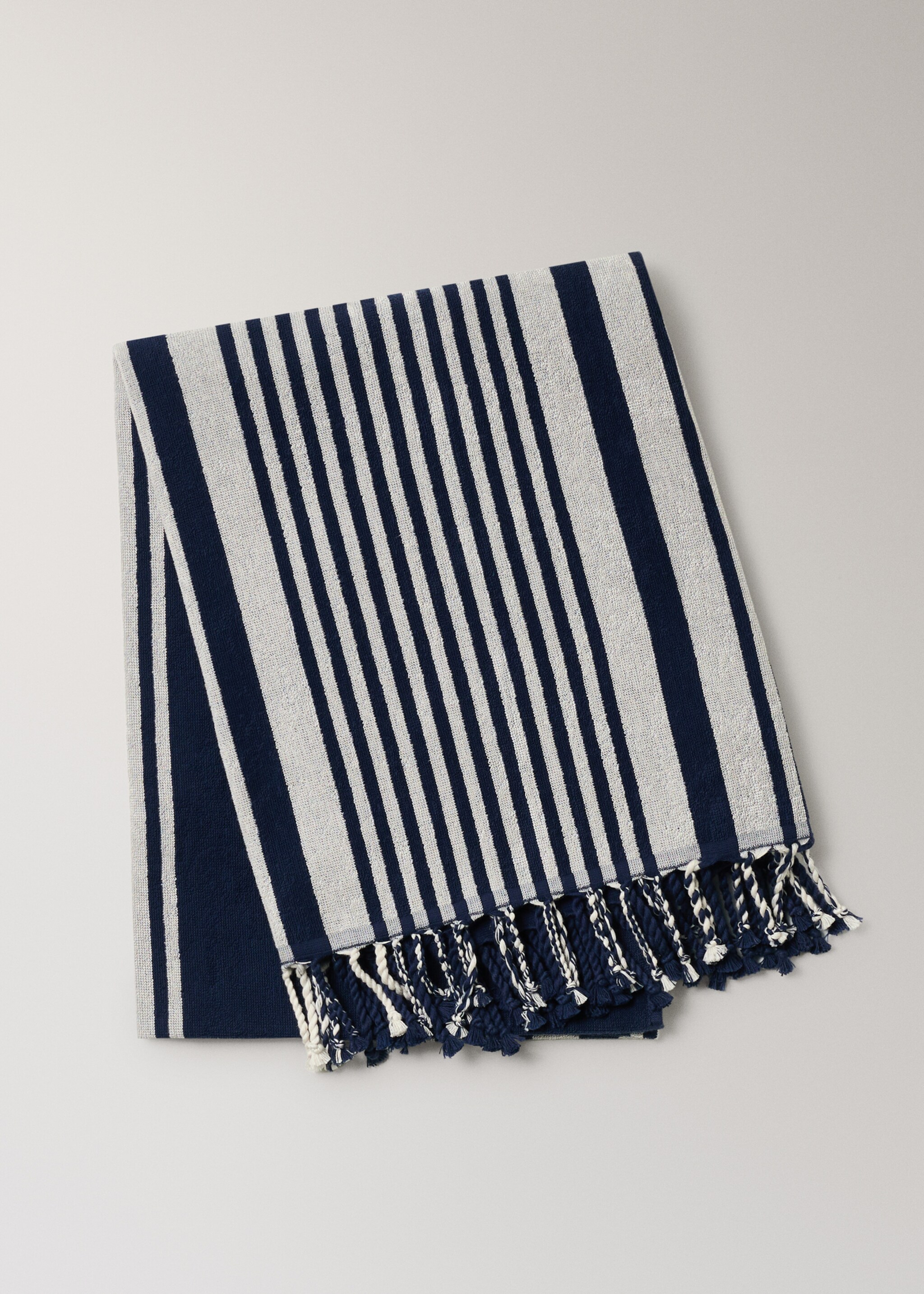 Striped beach towel with tassel detail - Article without model, Navy. Ref: 27066357-00.