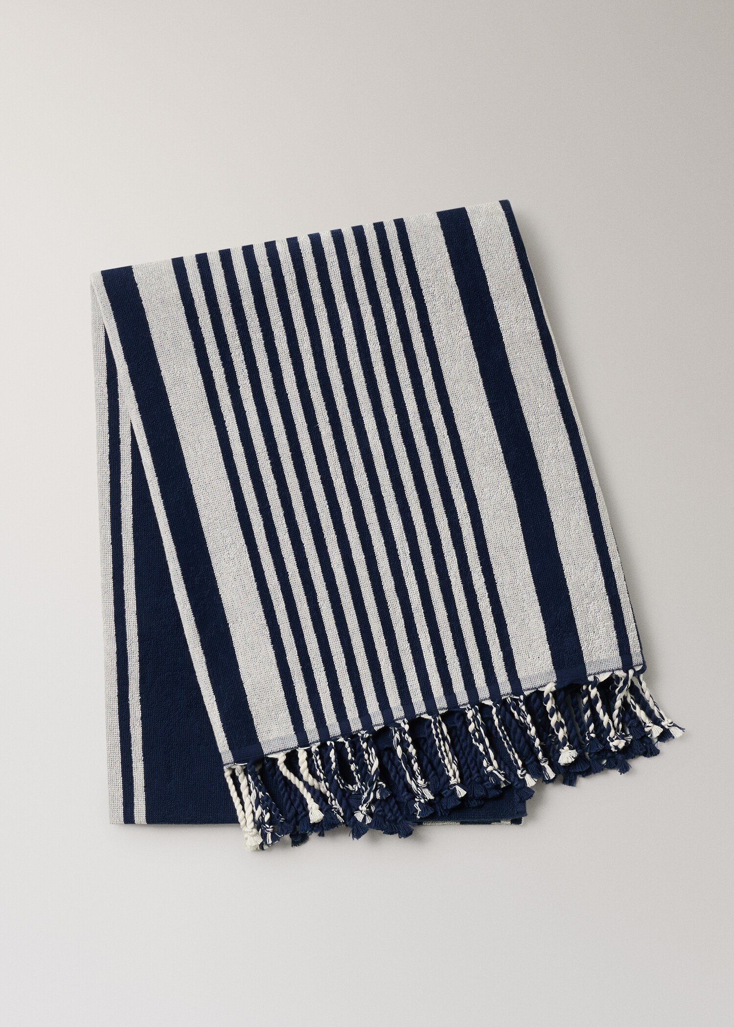 Striped beach towel with tassel detail - Article without model