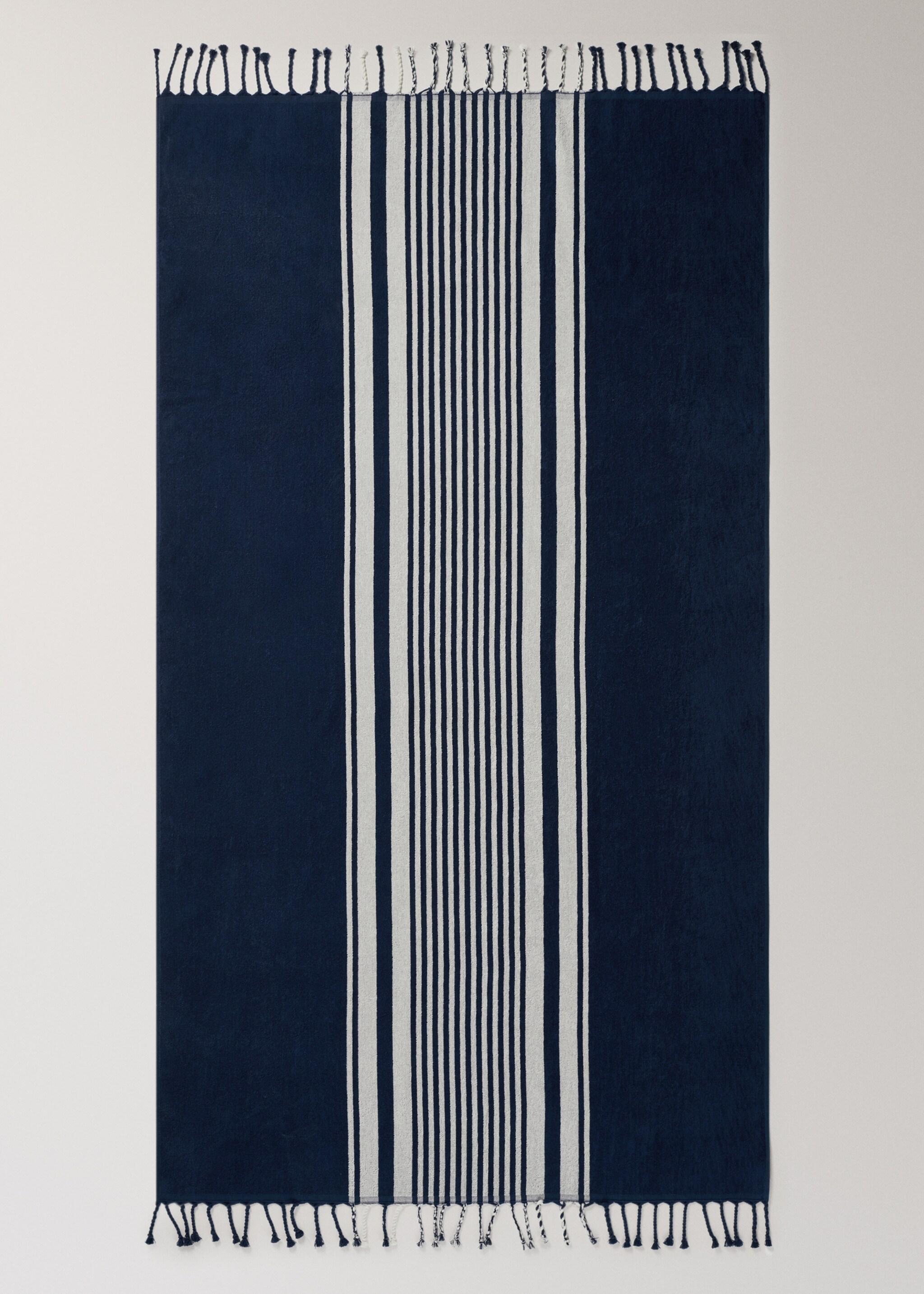 Striped beach towel with tassel detail - Details of the article 3, Navy. Ref: 27066357-00.
