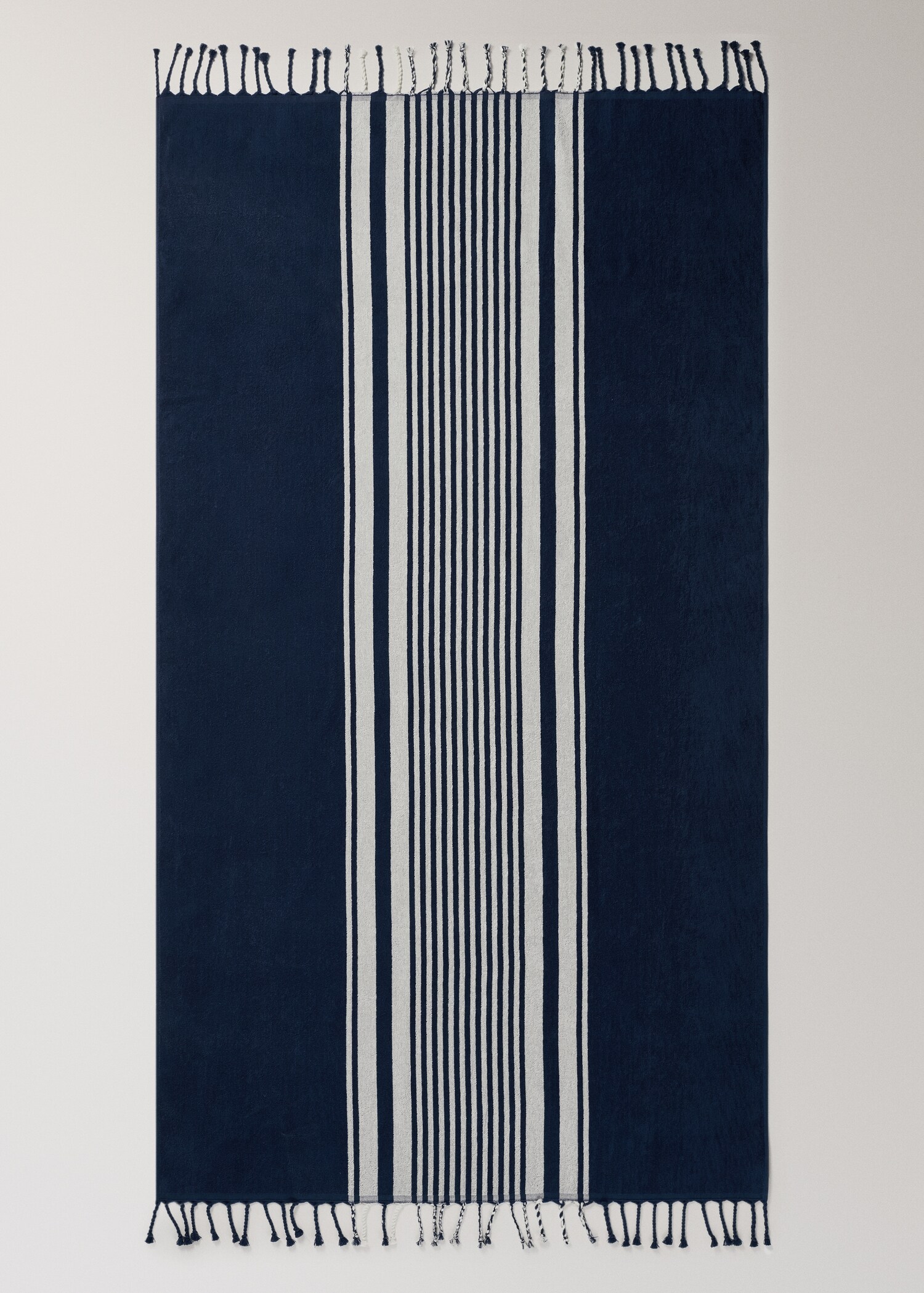Striped beach towel with tassel detail - Details of the article 3