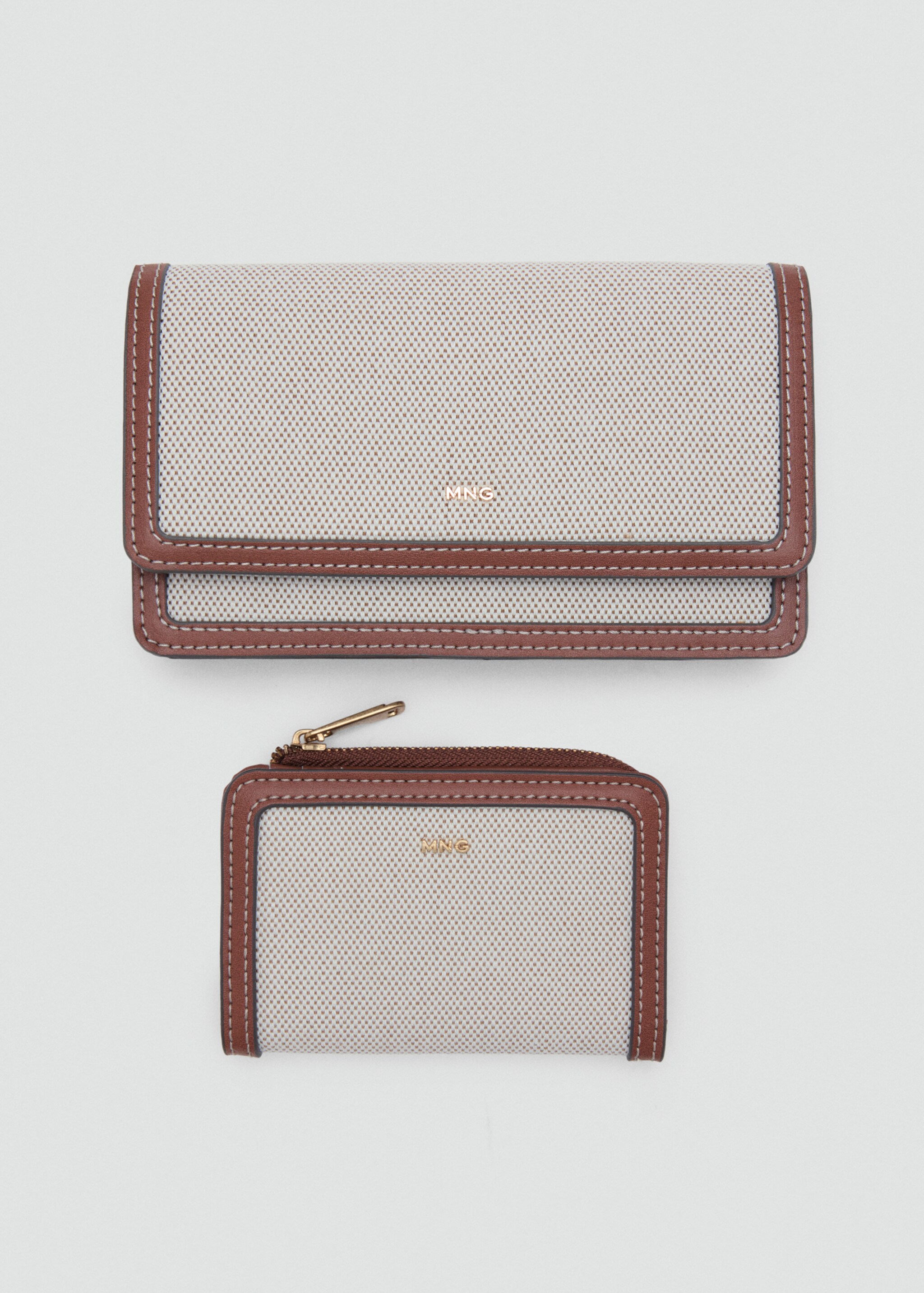 Textured flap wallet - Details of the article 3, Beige. Ref: 27066358-00.