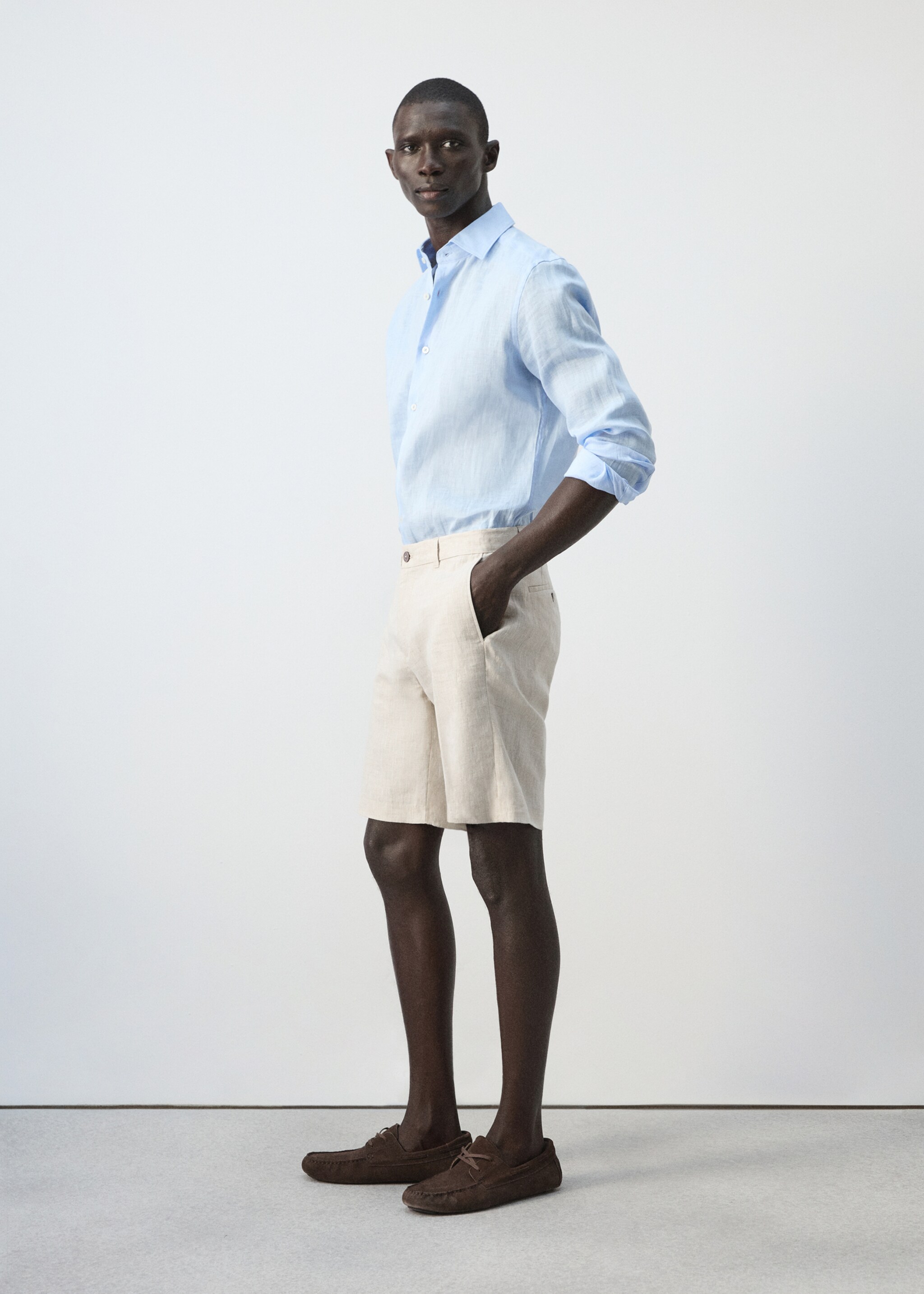 Βερμούδα slim fit 100% λινό - Λεπτομέρεια του προϊόντος 2, Εκρού. Ref: 27066709-00.