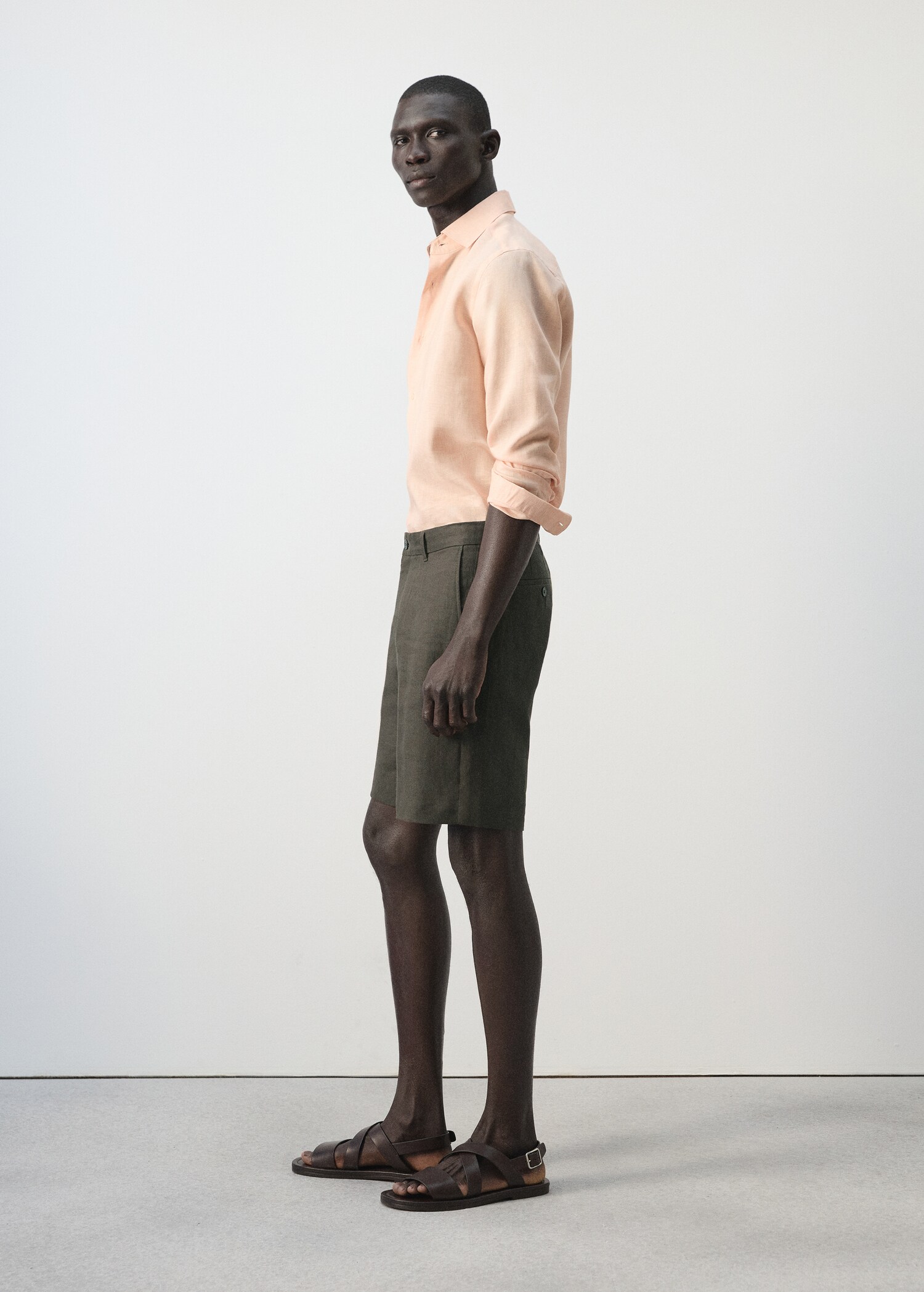 Βερμούδα slim fit 100% λινό - Λεπτομέρεια του προϊόντος 2