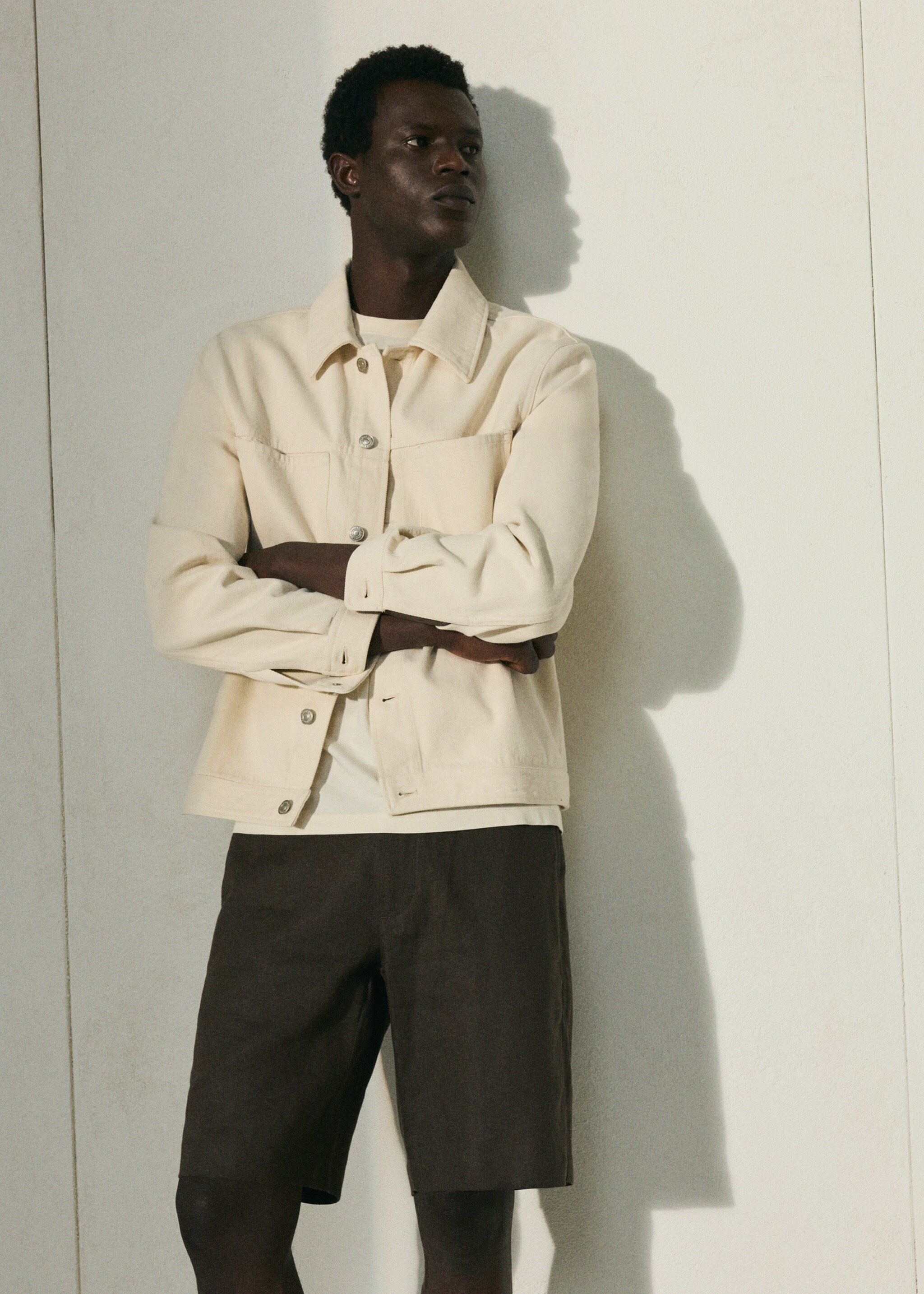 Slim-fit 100% linen bermuda shorts - Details of the article 5, Chocolate. Ref: 27066709-00.