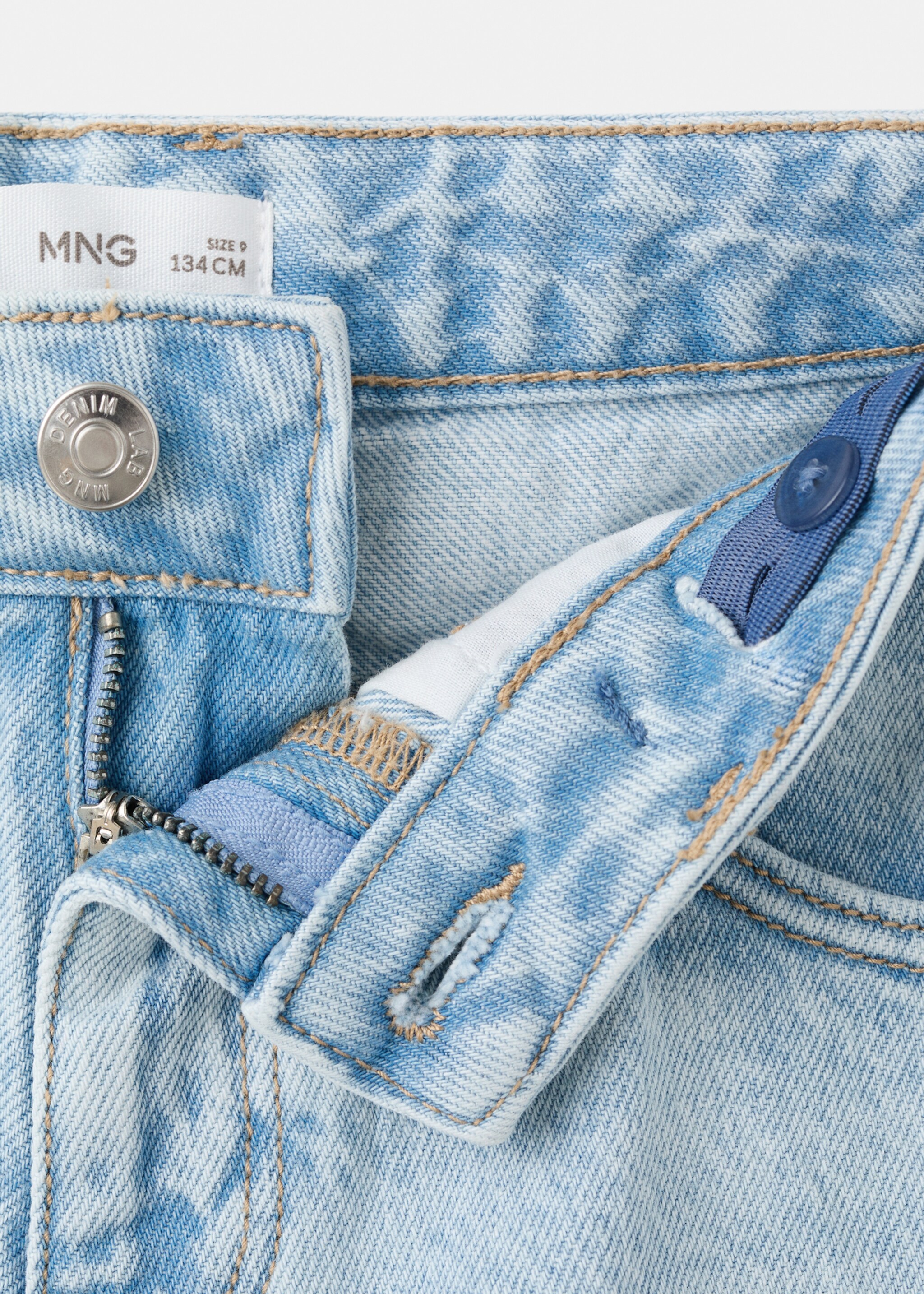 Baggy denim bermudas - Details of the article 8, Light Blue. Ref: 27066732-00.