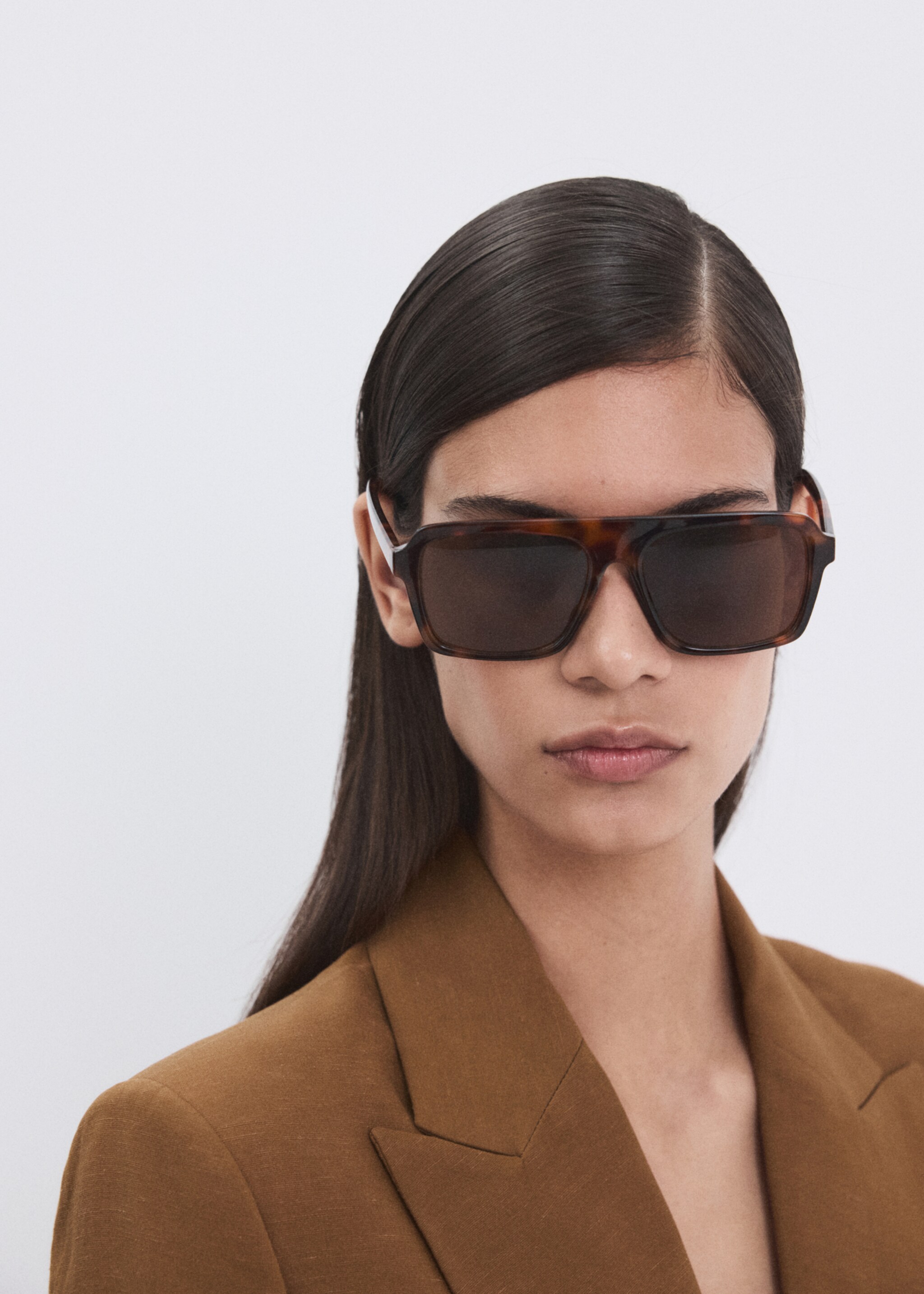 Blazer traje lino doble botonadura - Plano medio, Caramelo. Ref: 27066742-00.