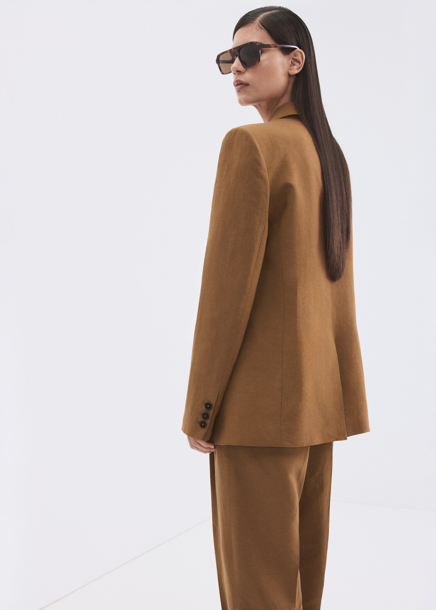 Blazer traje lino doble botonadura - Reverso del artículo