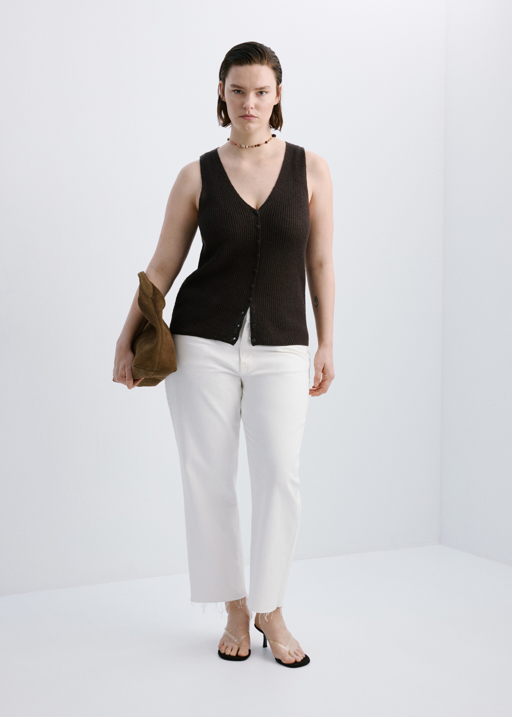 Openwork knitted waistcoat - Details of the article 3, Chocolate. Ref: 27067137-00.