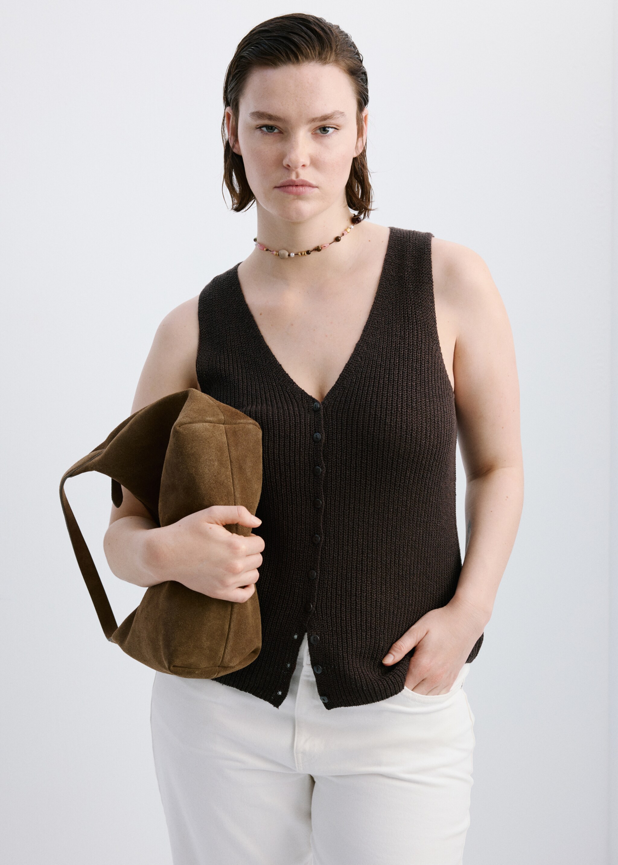 Openwork knitted waistcoat - Details of the article 5, Chocolate. Ref: 27067137-00.