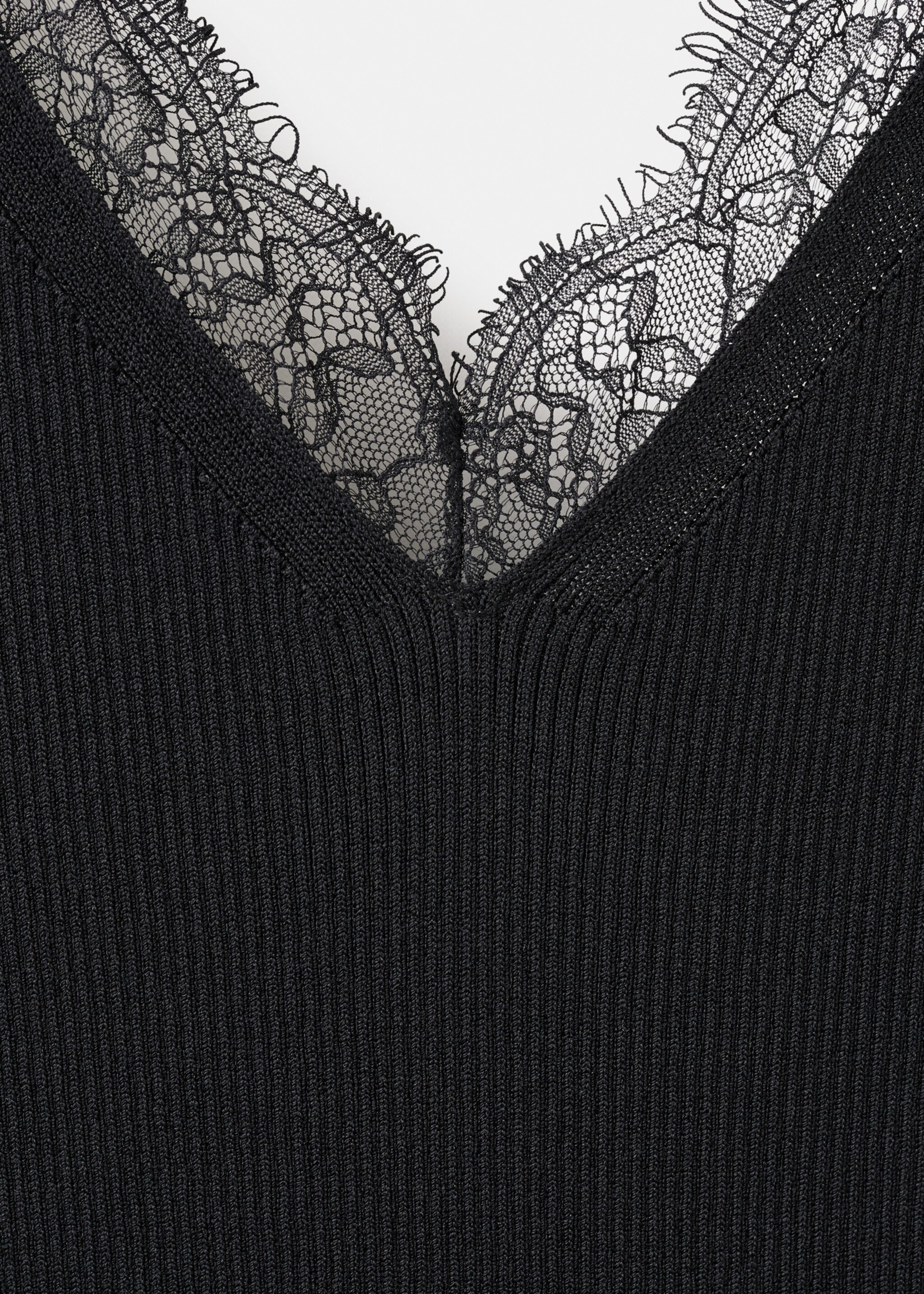 Asymmetrisk slipklänning - Detaljer om artikeln 8, Svart. Ref: 27067138-00.