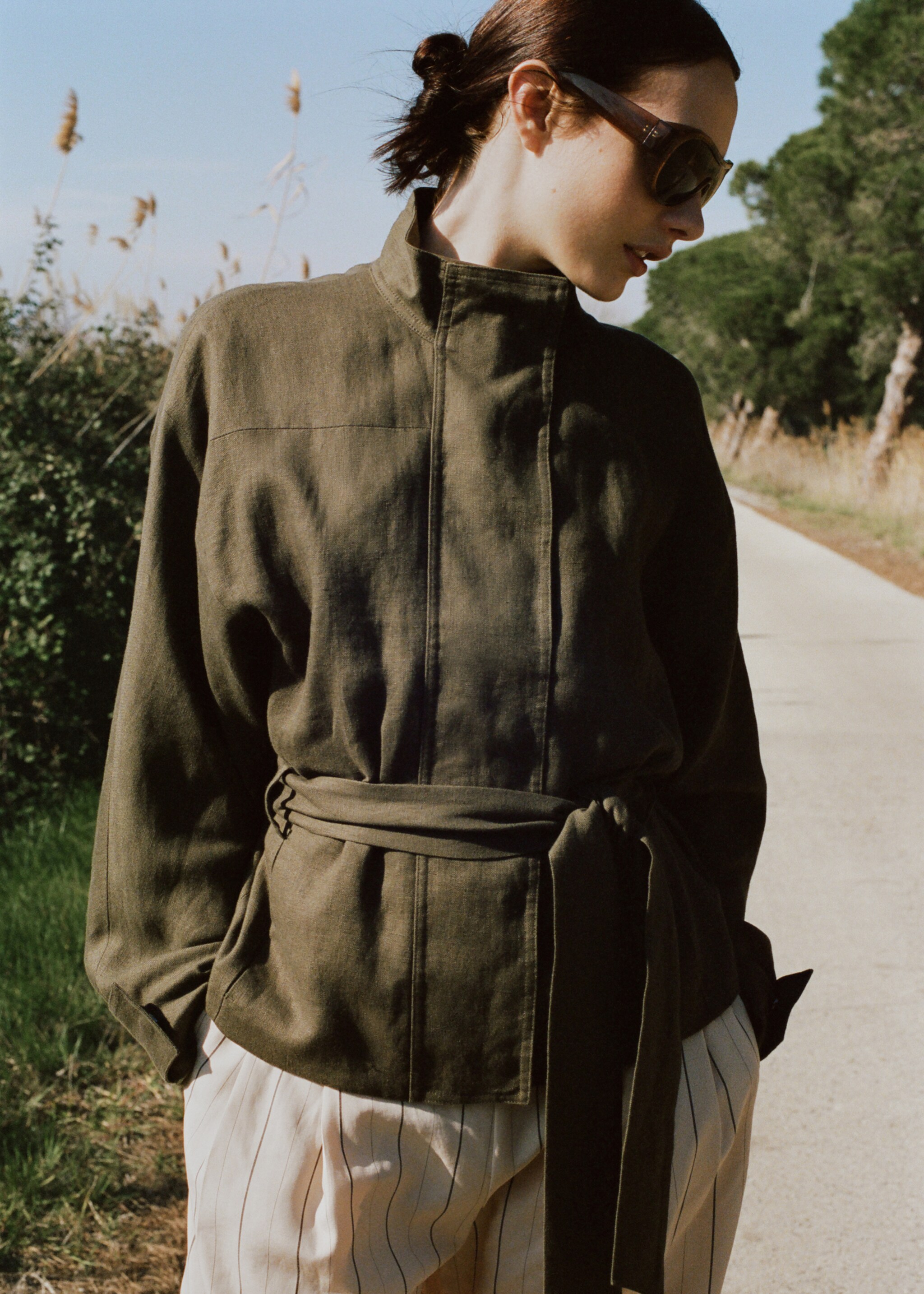 Linen jacket with belt - Medium plane, Khaki. Ref: 27067143-00.