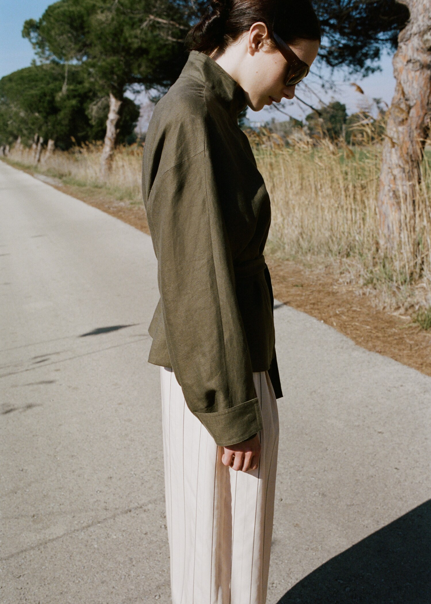 Linen jacket with belt - Details of the article 1