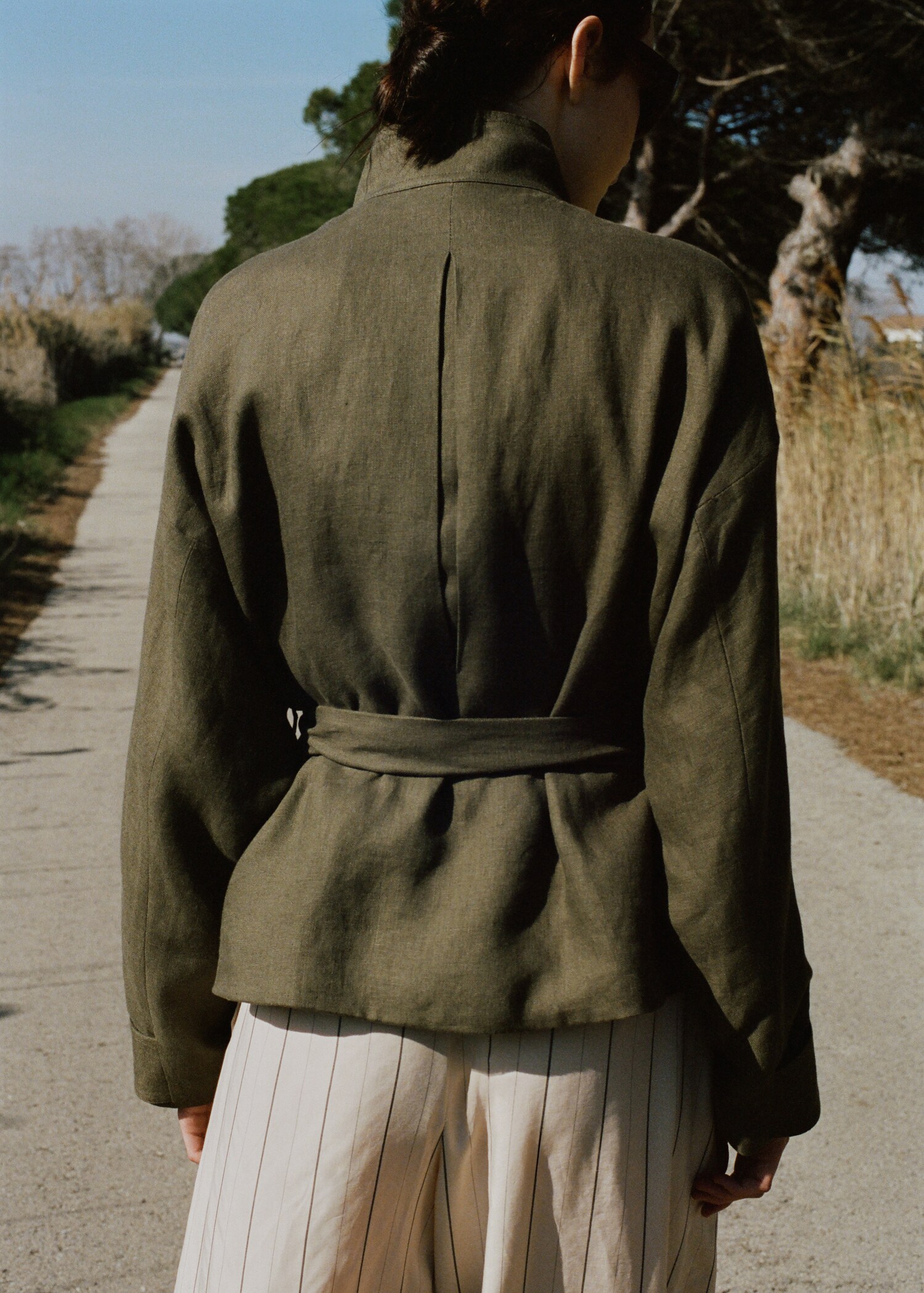 Linen jacket with belt - Reverse of the article