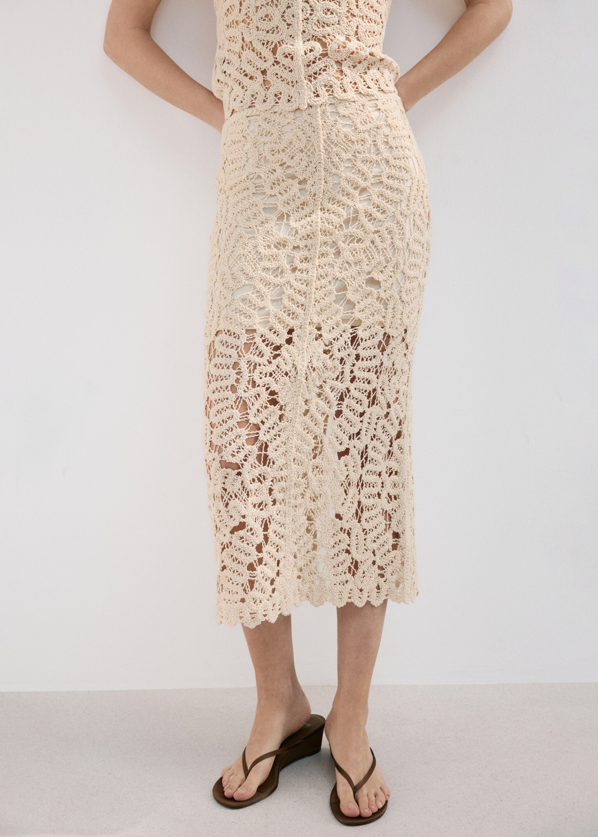 Openwork knitted skirt - Details of the article 6, Sand. Ref: 27067144-00.