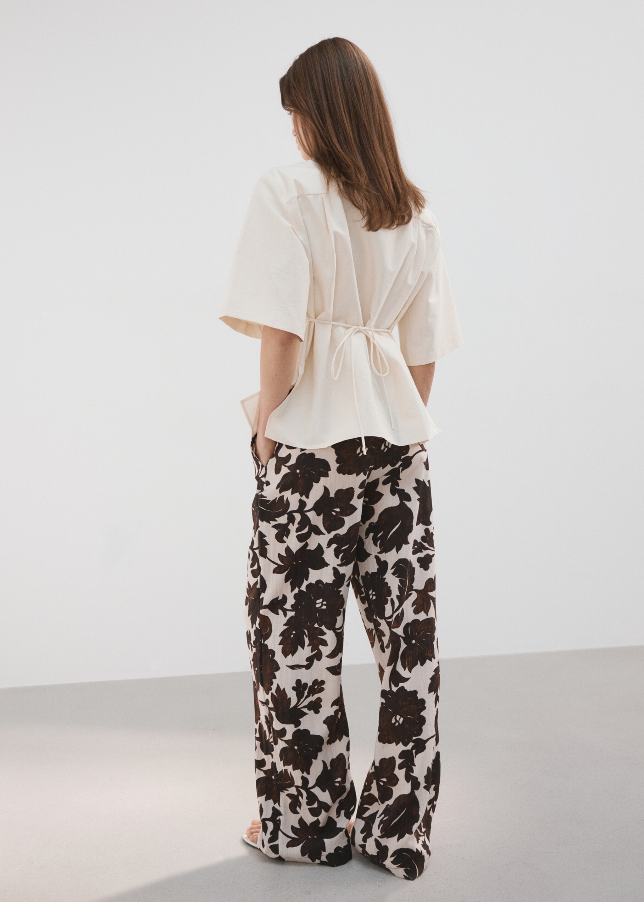 Floral print trousers - Reverse of the article, Brown. Ref: 27067148-00.