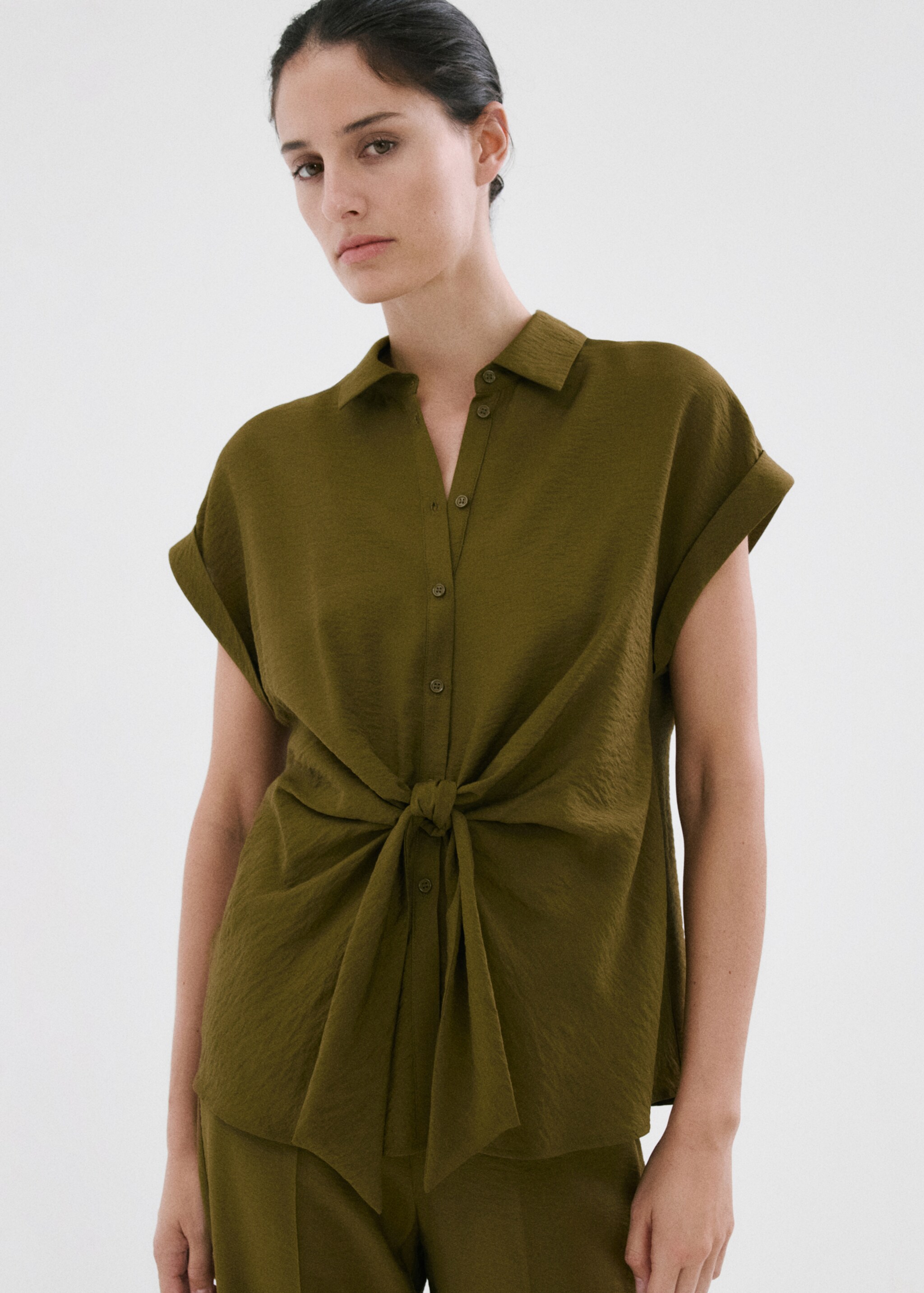 Chemise à nœud manches courtes - Plan moyen, Vert. Ref: 27067153-00.