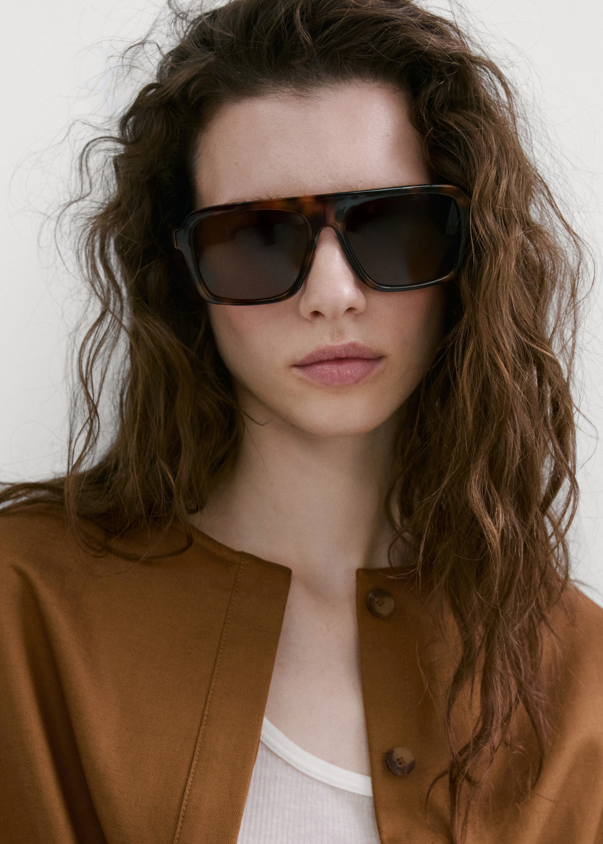 Lyocell jacket with elastic bands - Details of the article 1, Brown. Ref: 27067158-00.