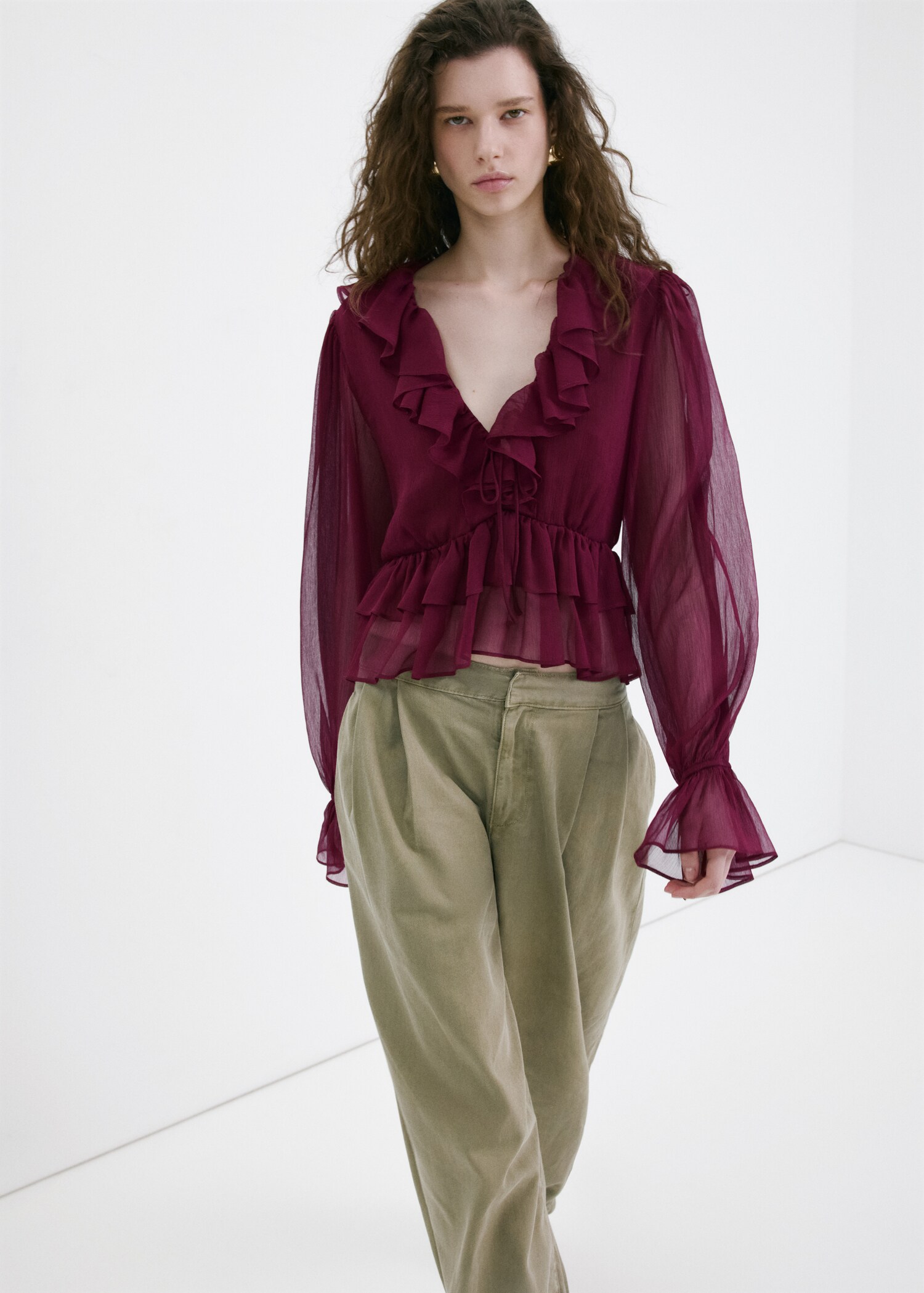 Fluid ruffled blouse - Details of the article 2
