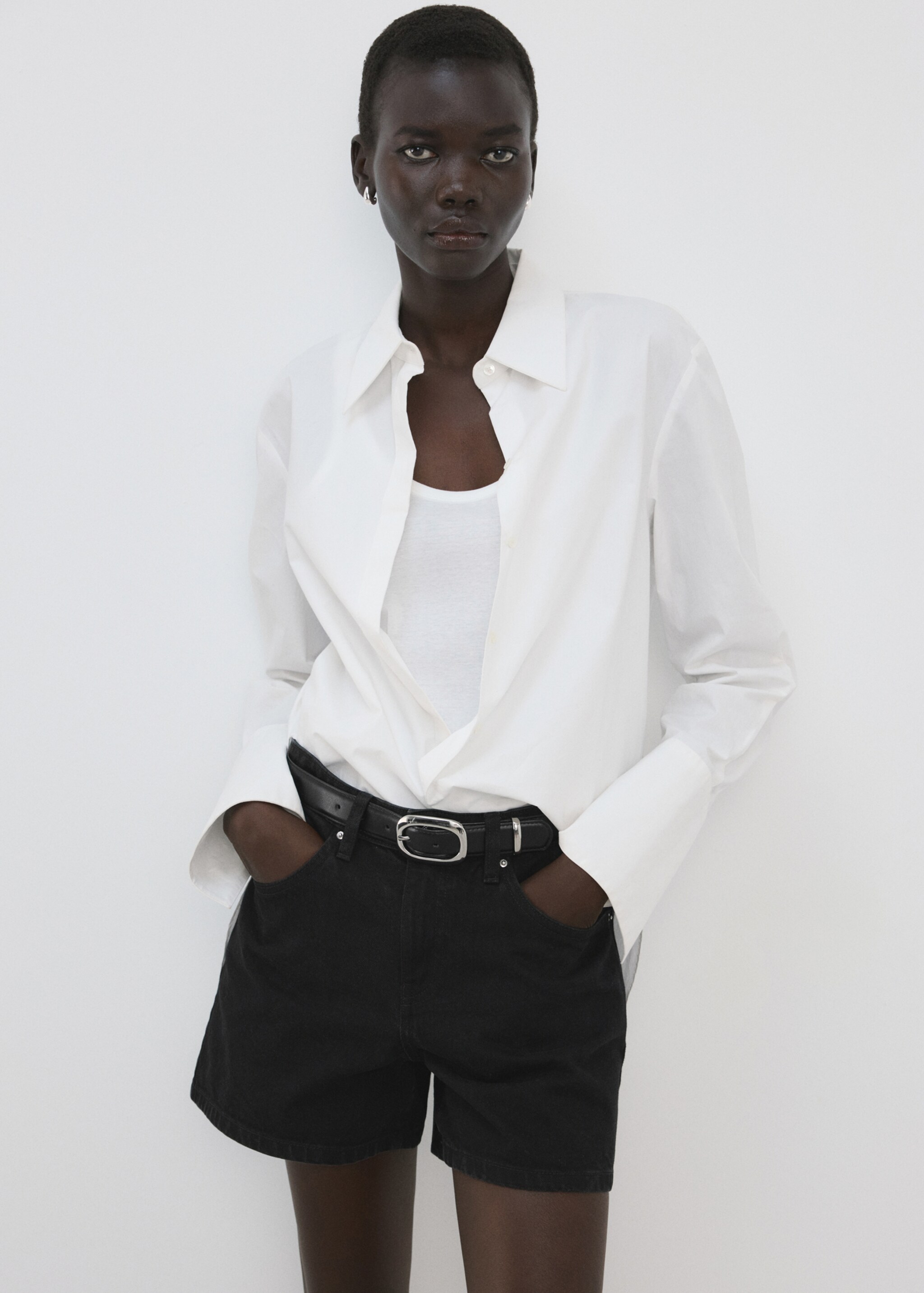 Straight-leg mid-rise denim shorts - Details of the article 1, Black denim. Ref: 27067161-00.