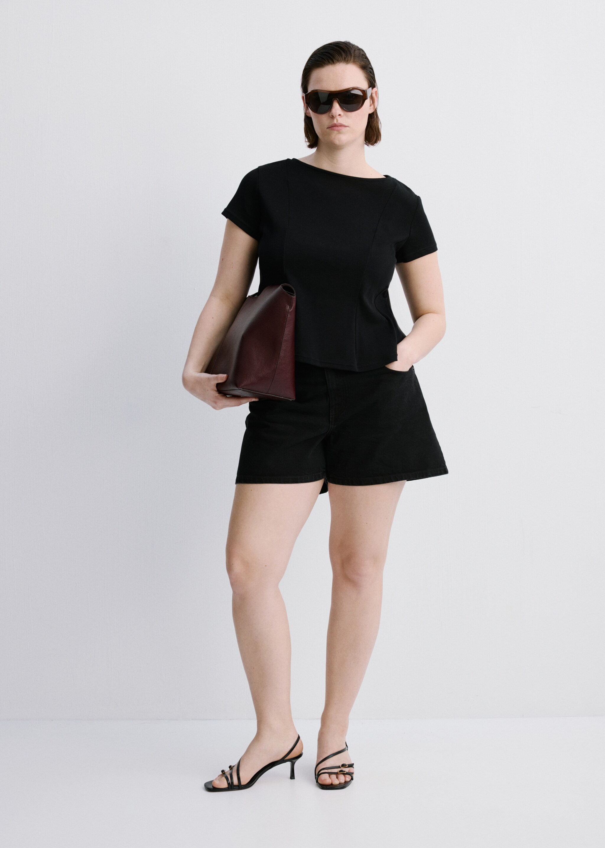 Straight-leg mid-rise denim shorts - Details of the article 3, Black denim. Ref: 27067161-00.