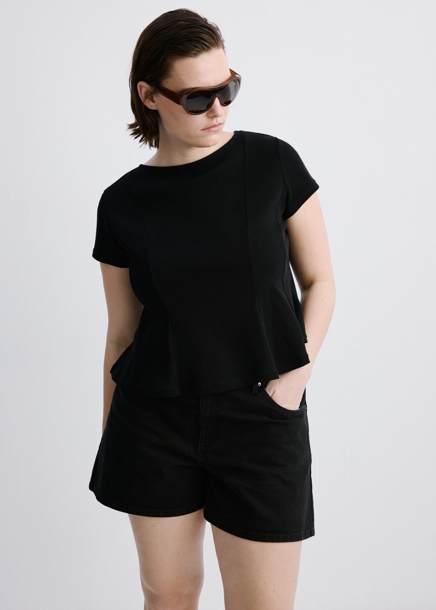 Straight-leg mid-rise denim shorts - Details of the article 5