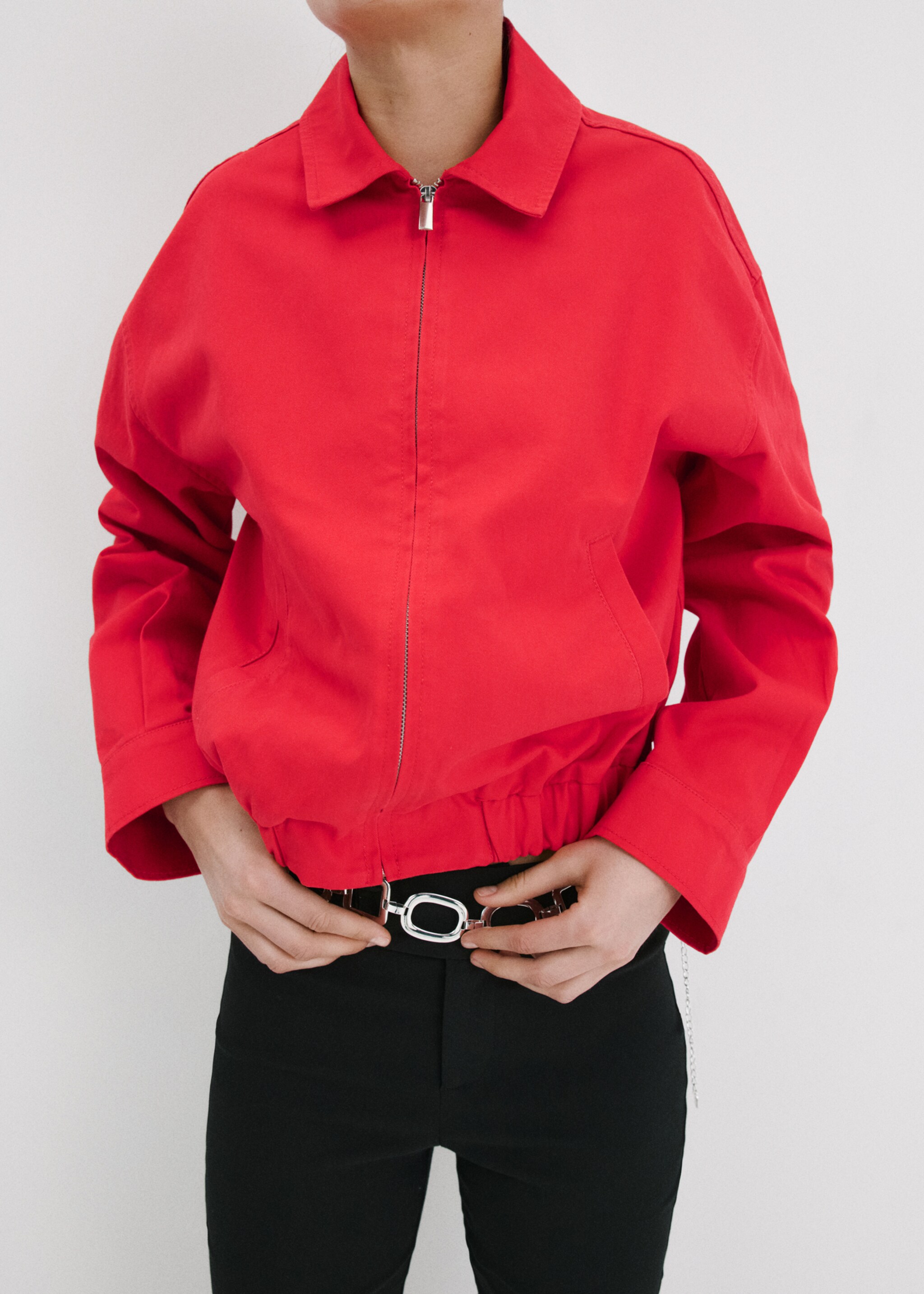 Bomber jacket with shirt collar - Details of the article 6, Red. Ref: 27067162-00.