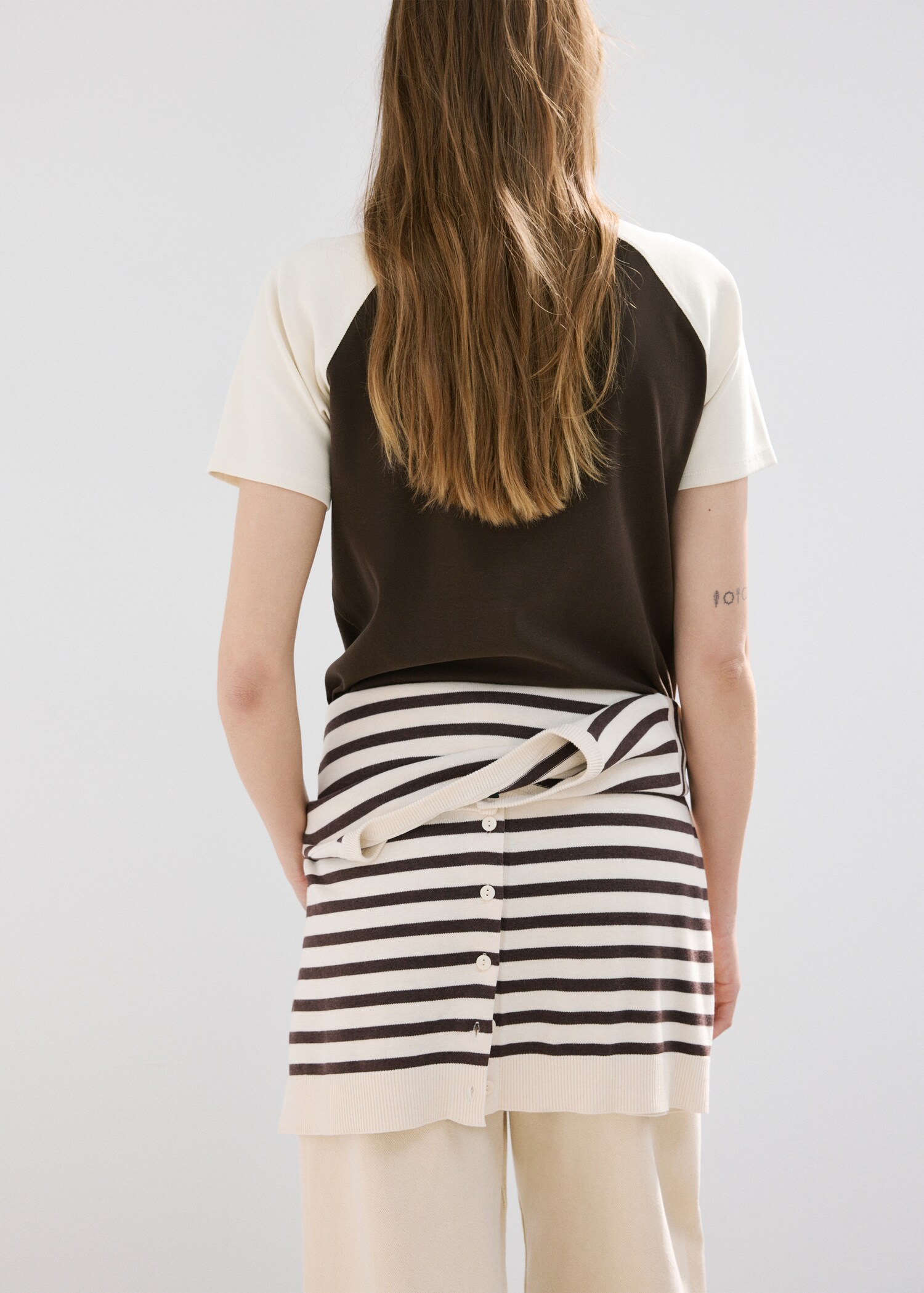 Two-tone short-sleeved T-shirt - Reverse of the article