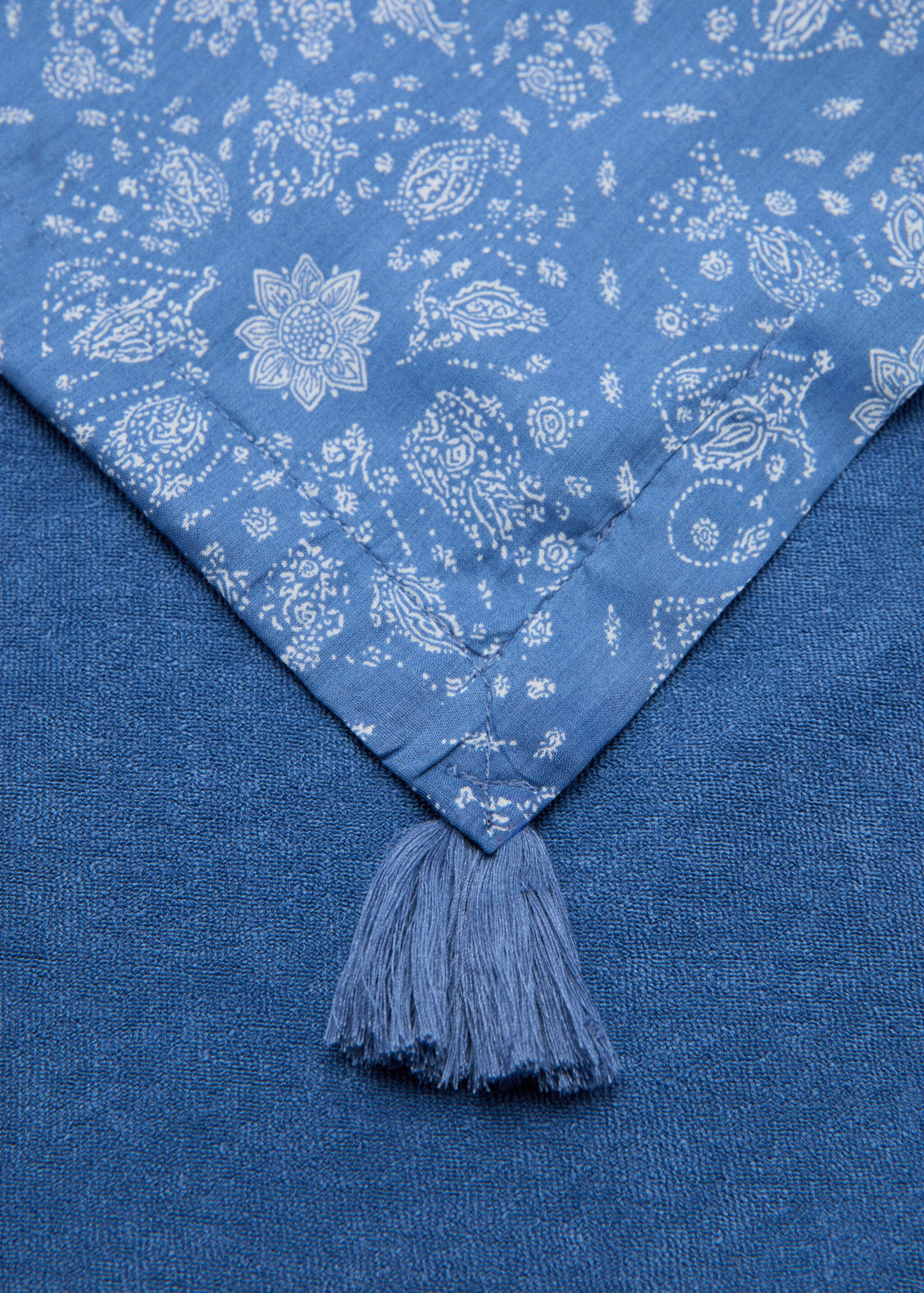 Printed beach towel - Details of the article 1, Blue. Ref: 27067776-00.