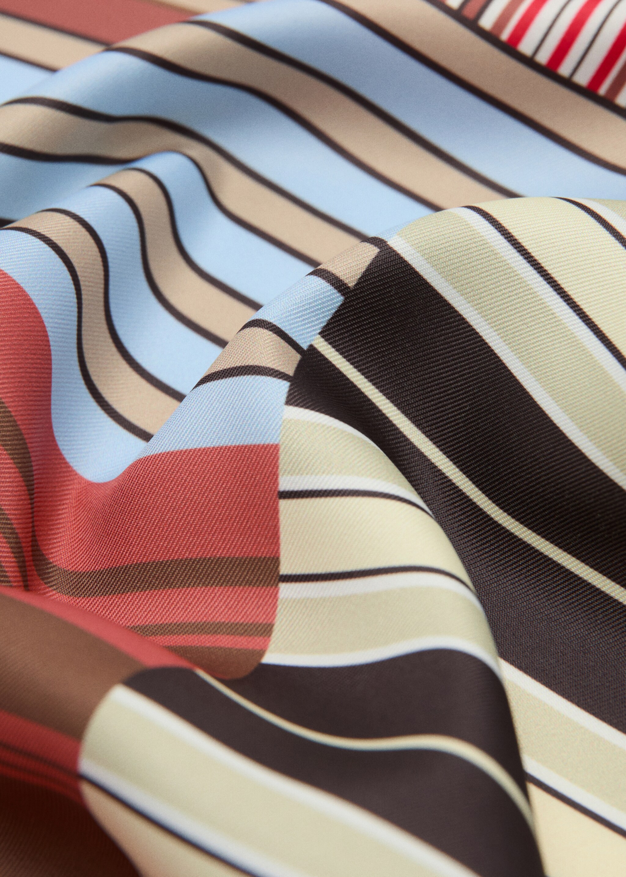 Geometric stripe-print scarf - Medium plane, Red. Ref: 27067783-00.