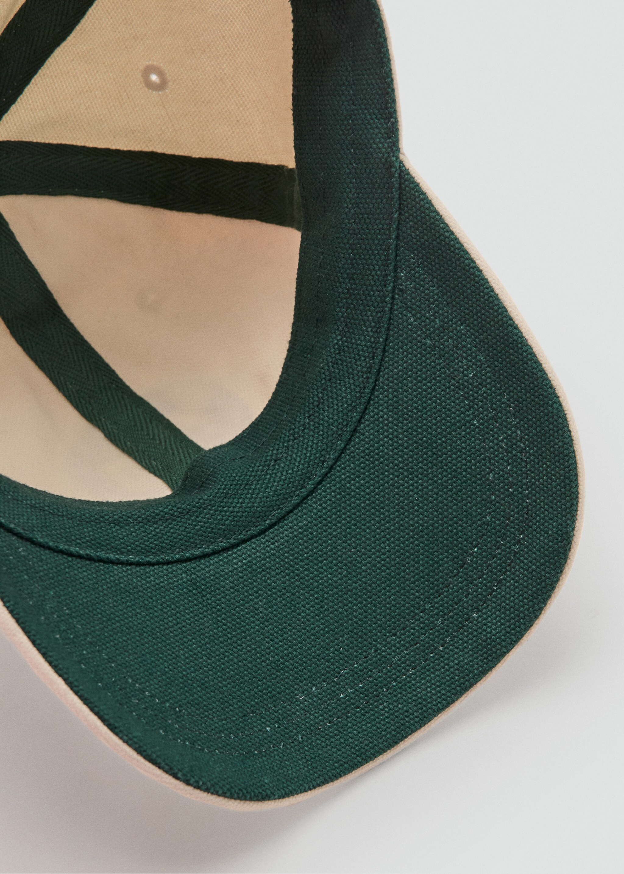 Cap with embroidered logo - Details of the article 2, Ecru. Ref: 27067784-00.