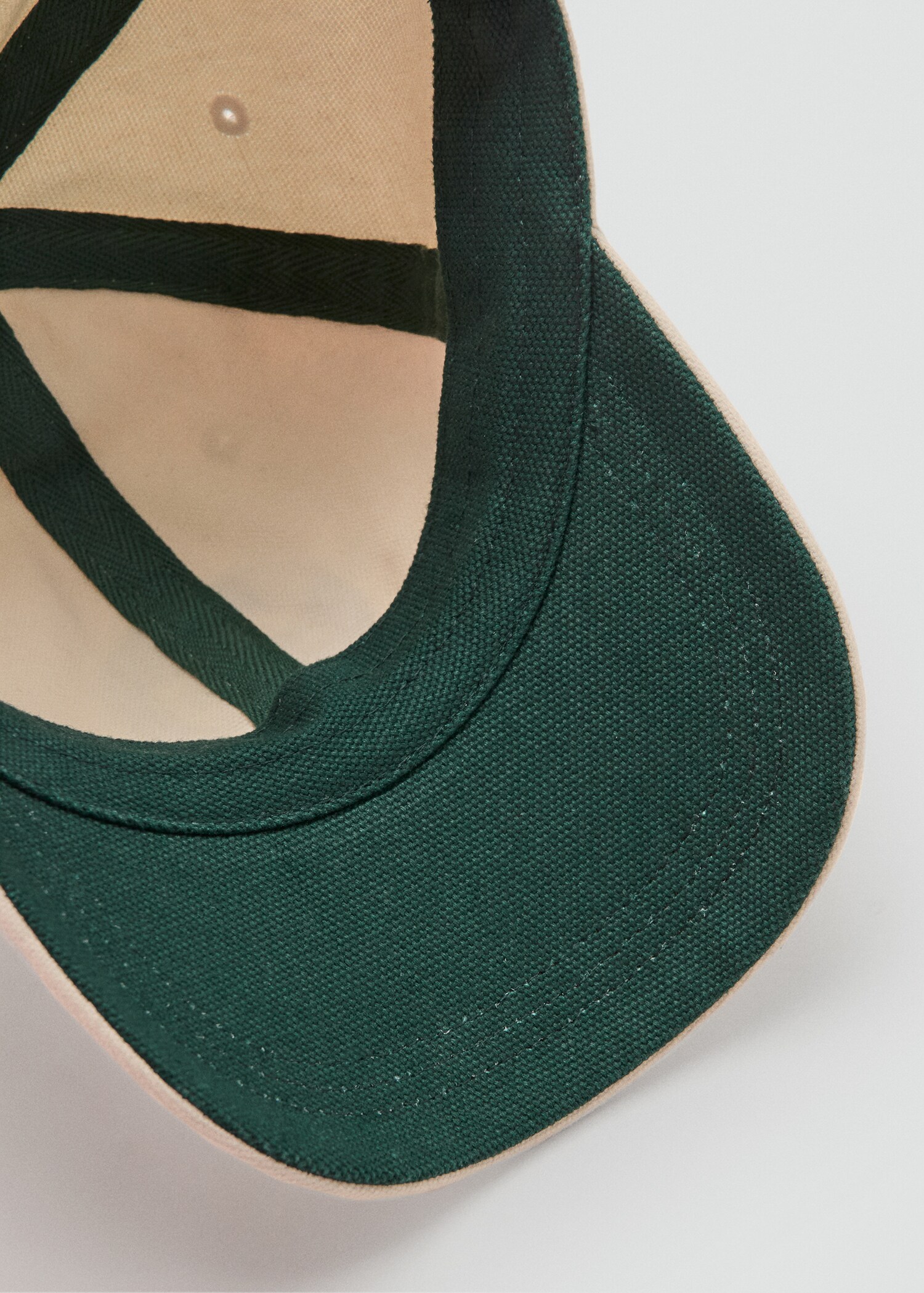 Cap with embroidered logo - Details of the article 2
