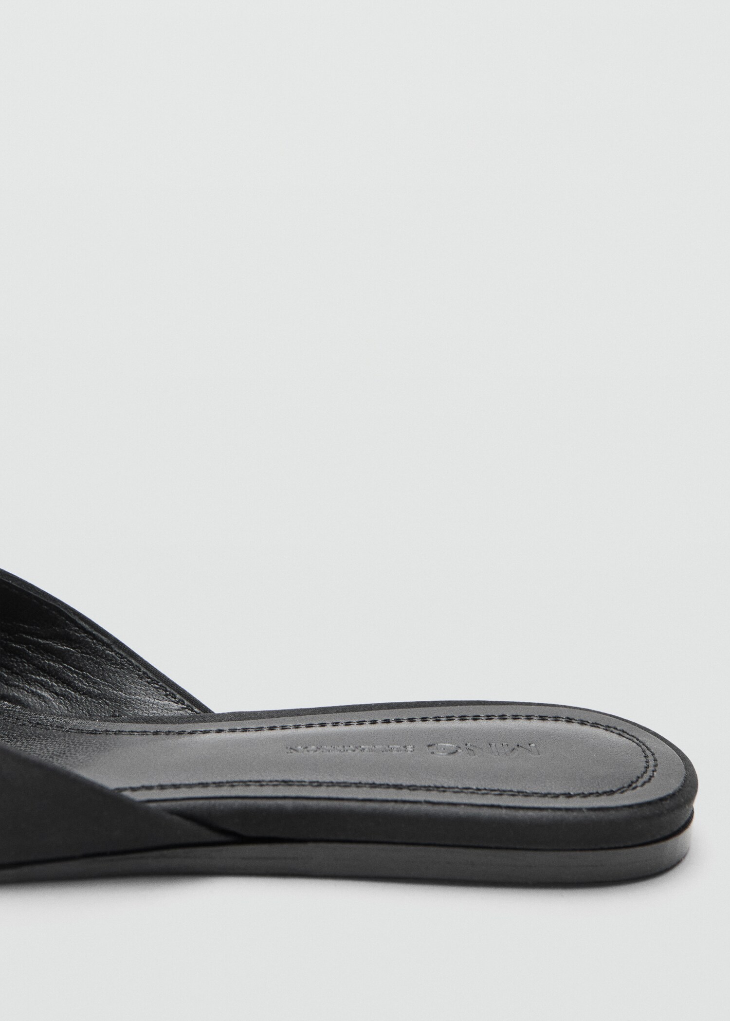 Leather flat shoes - Details of the article 1