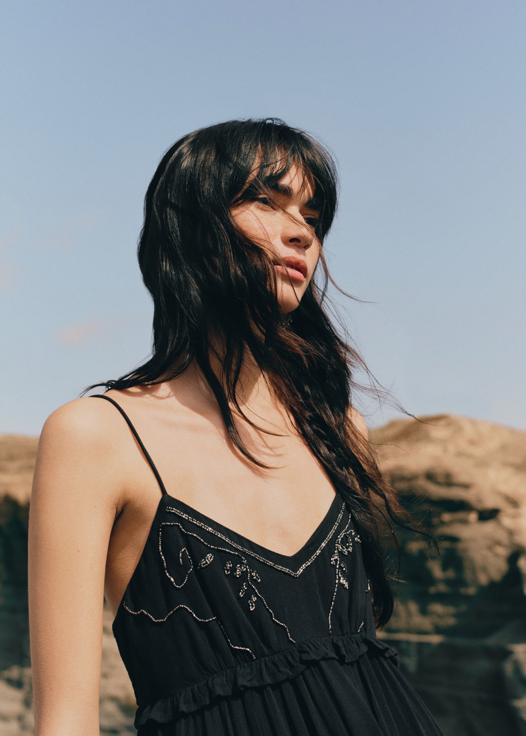 Short dress with bead detail - Details of the article 5, Black. Ref: 27067899-00.