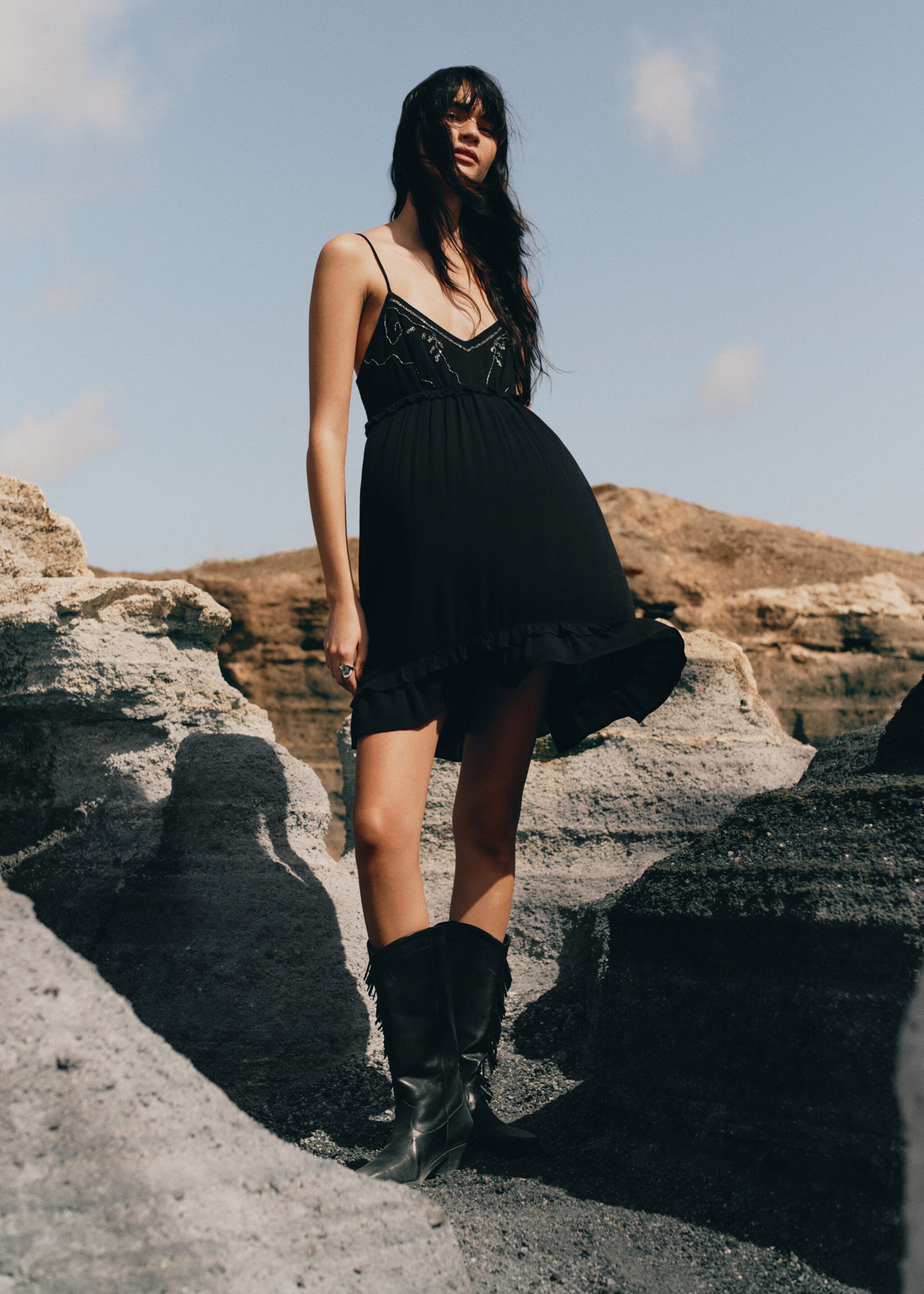 Short dress with bead detail - Details of the article 6, Black. Ref: 27067899-00.