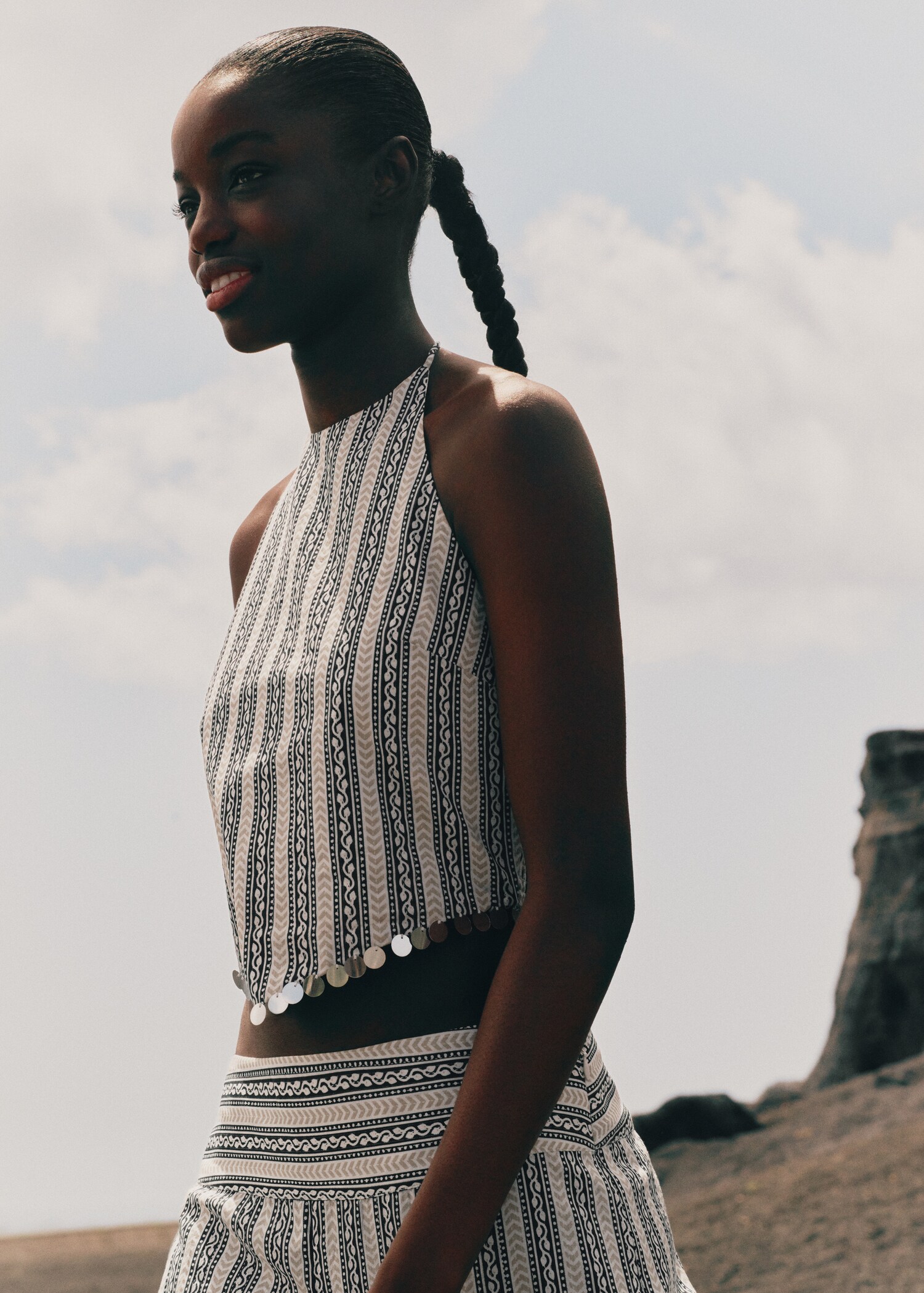 Printed halter-neck cropped top - Details of the article 5