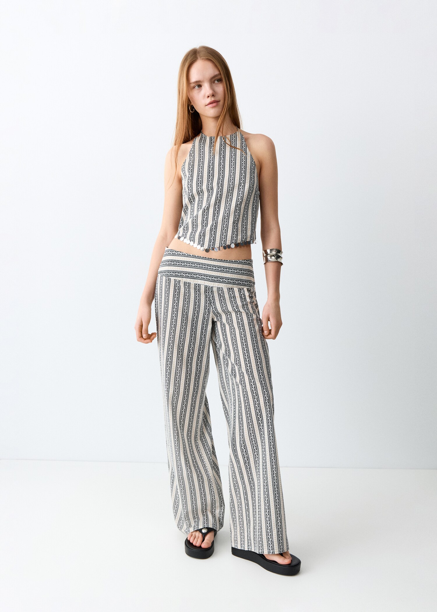 Printed halter-neck cropped top - Reverse of the article